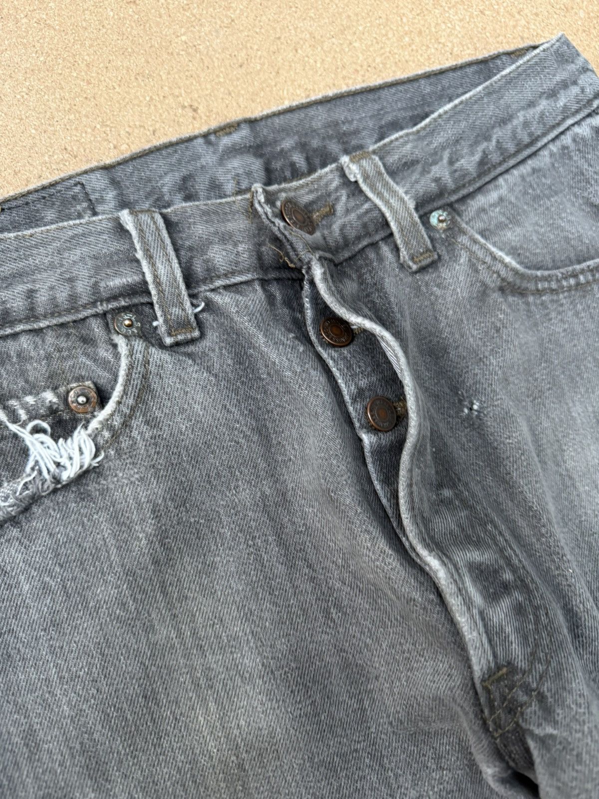 Levi's Vintage 90s Levi’s 501xx Buttonfly l Faded Black Jeans 28x29 Size US 28 / EU 44 - 5 Thumbnail