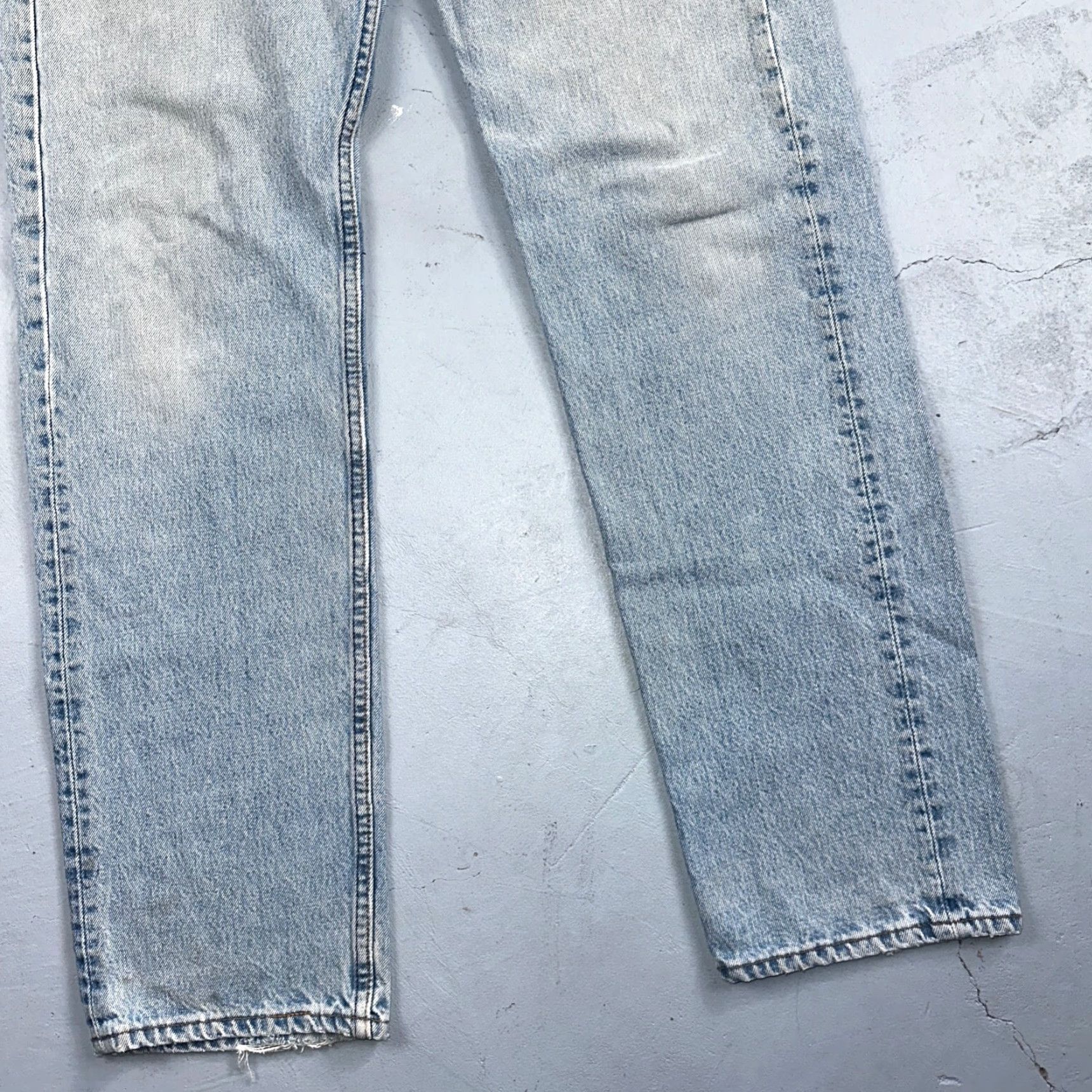 Levi's VINTAGE Levi's 501 Jeans ClassiC 90s USA Blue Light Wash 34x34 Regular Mens Straight Denim 34 Inseam Button Closure Gap 501 Series Size US 34 / EU 50 - 3 Thumbnail