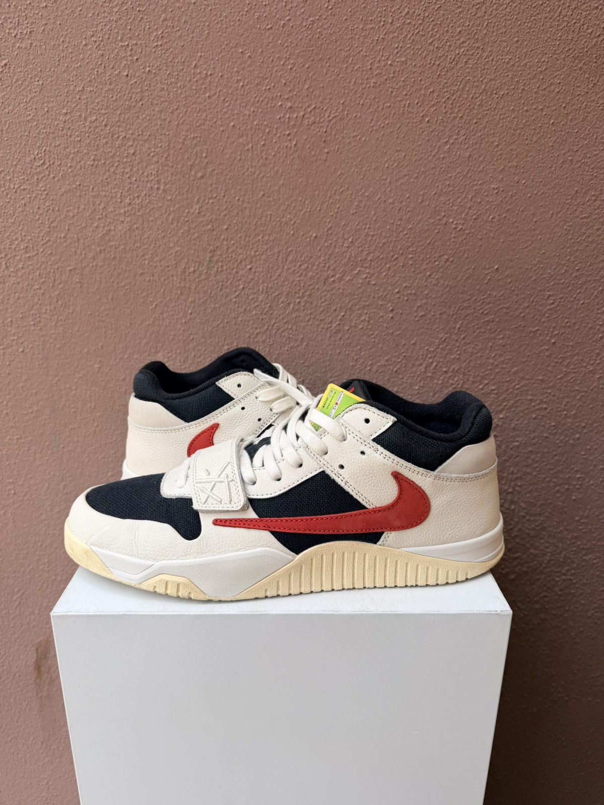 Nike × Travis Scott Air Jordan Jumpman Jack "UNIVERSITY RED" 2024 Size 13 Size US 13 / EU 46 - 2 Thumbnail