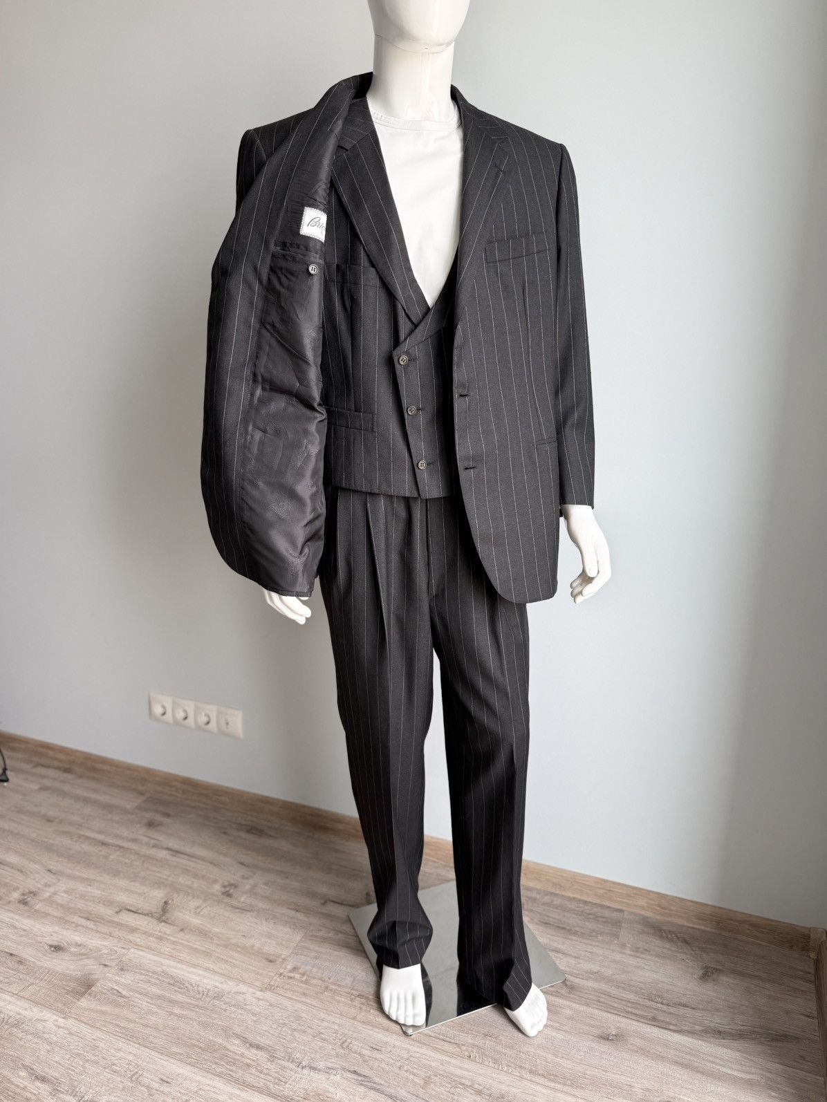 Brioni Brioni Dark Charcoal Grey Pinstripe 3 Piece Suit Wool 44R Size 44R - 2 Thumbnail