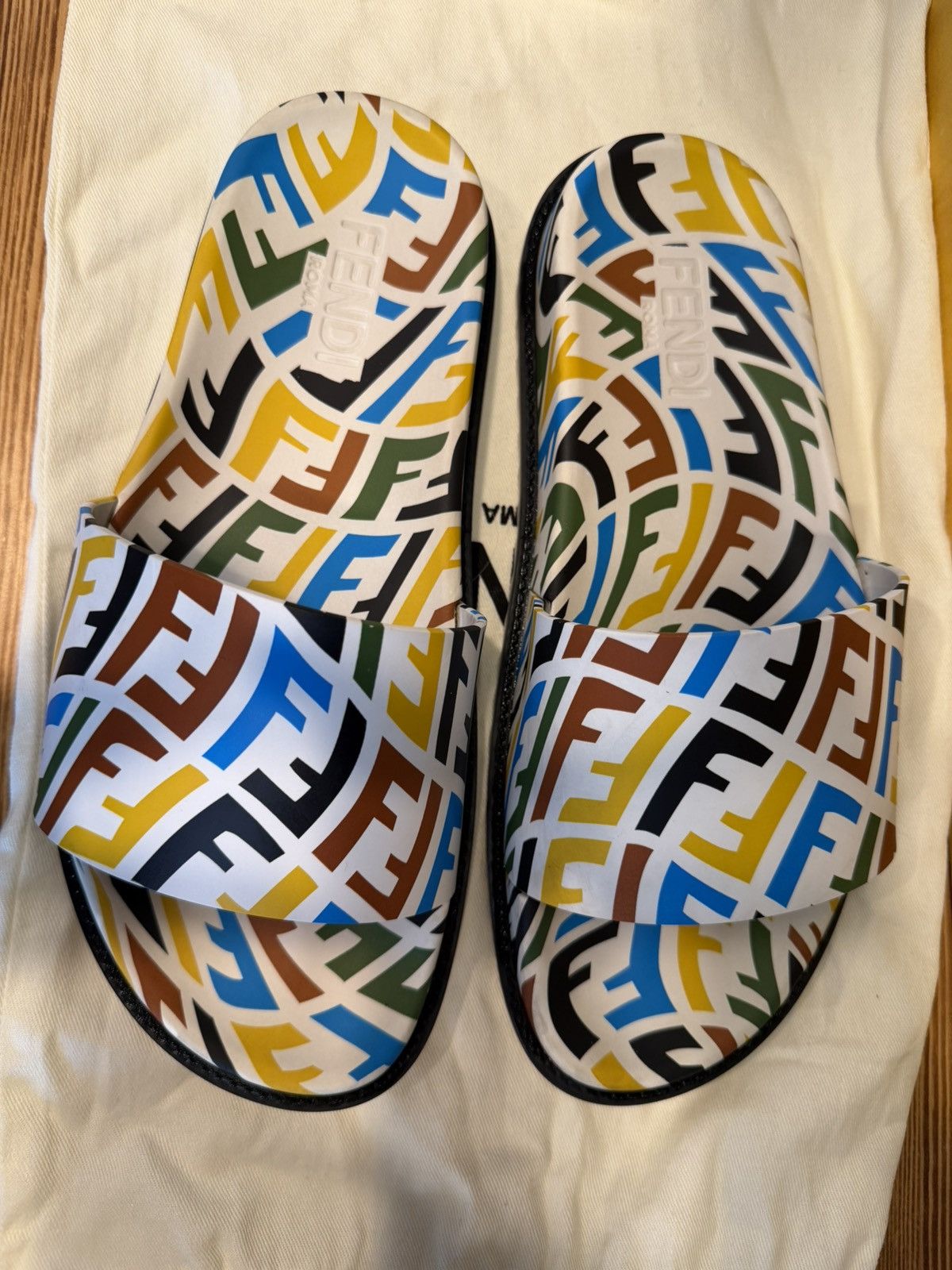Fendi FF Fendi Vertigo Print Slides Size US 7 / EU 40 - 2 Thumbnail