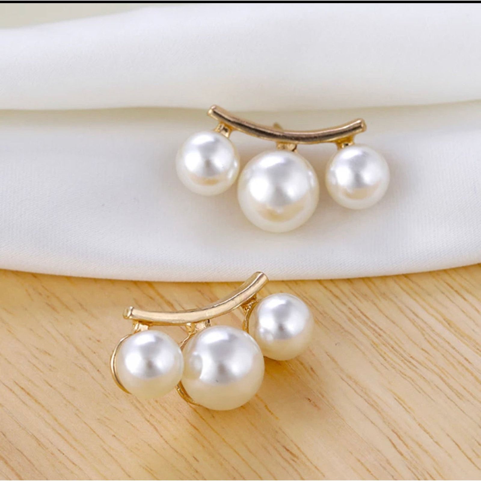 Japanese Brand Clara Triple Pearl Gold Earrings Size ONE SIZE - 2 Thumbnail