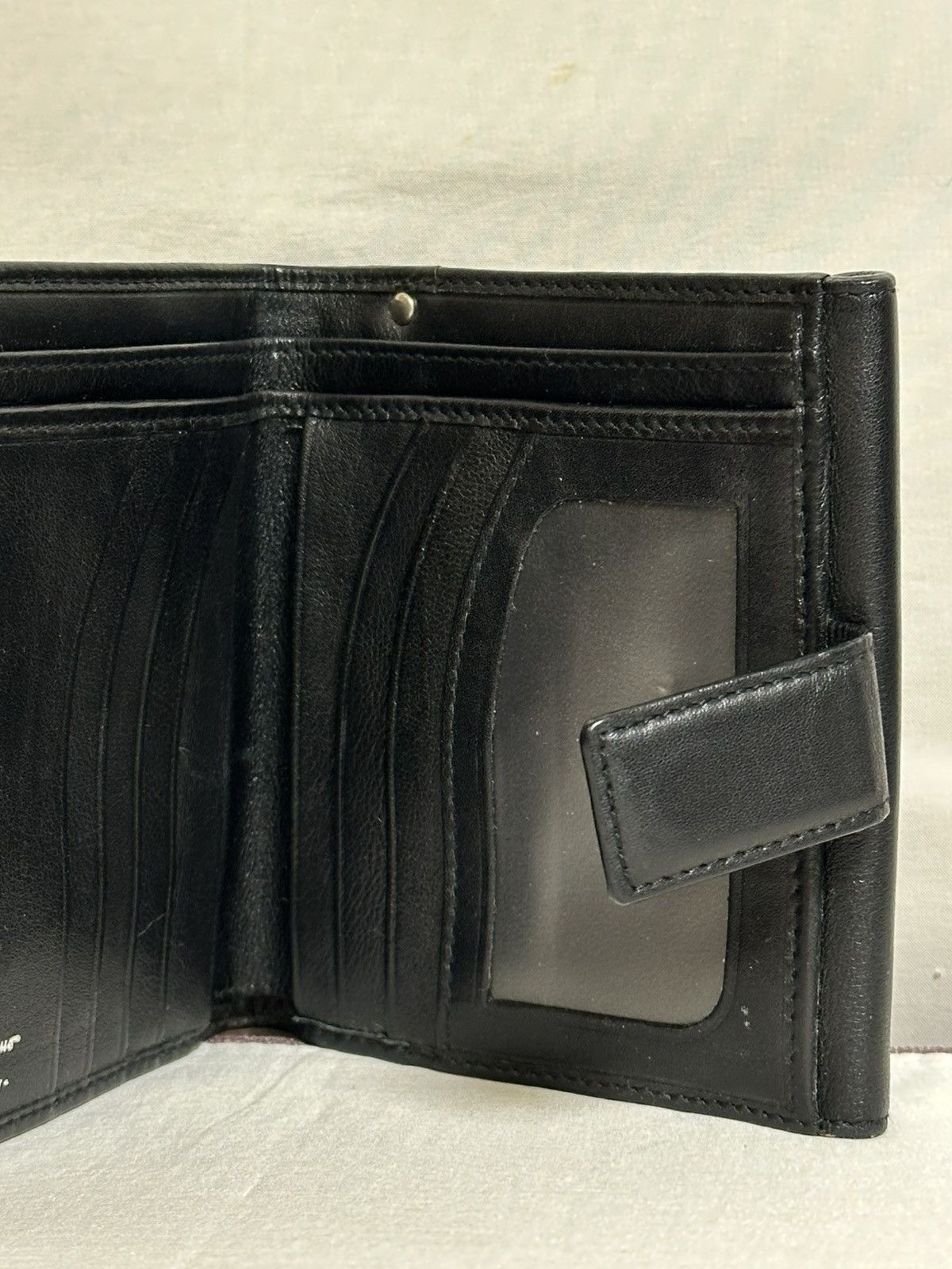 Salvatore Ferragamo vintage Salvatore Ferragamo Gancini black bifold wallet. Size ONE SIZE - 7 Thumbnail