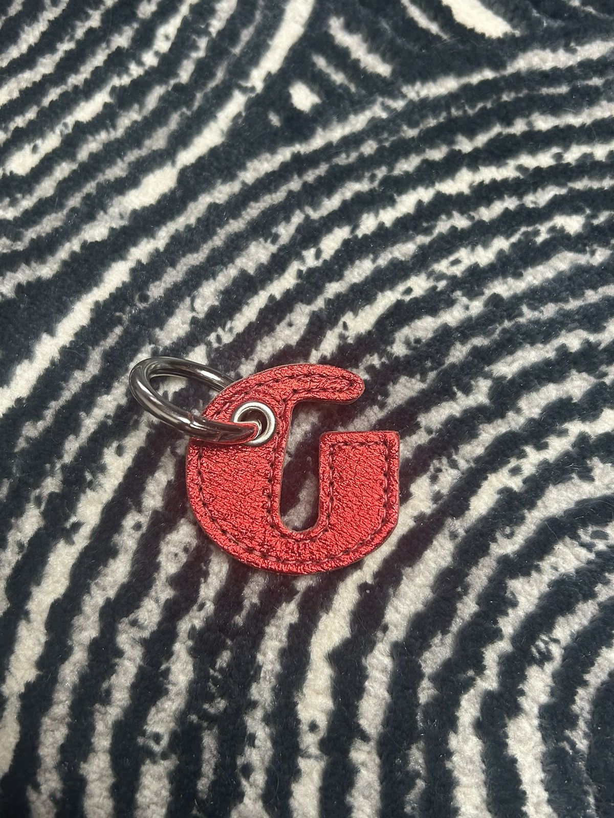 G patch keychain red/bronze