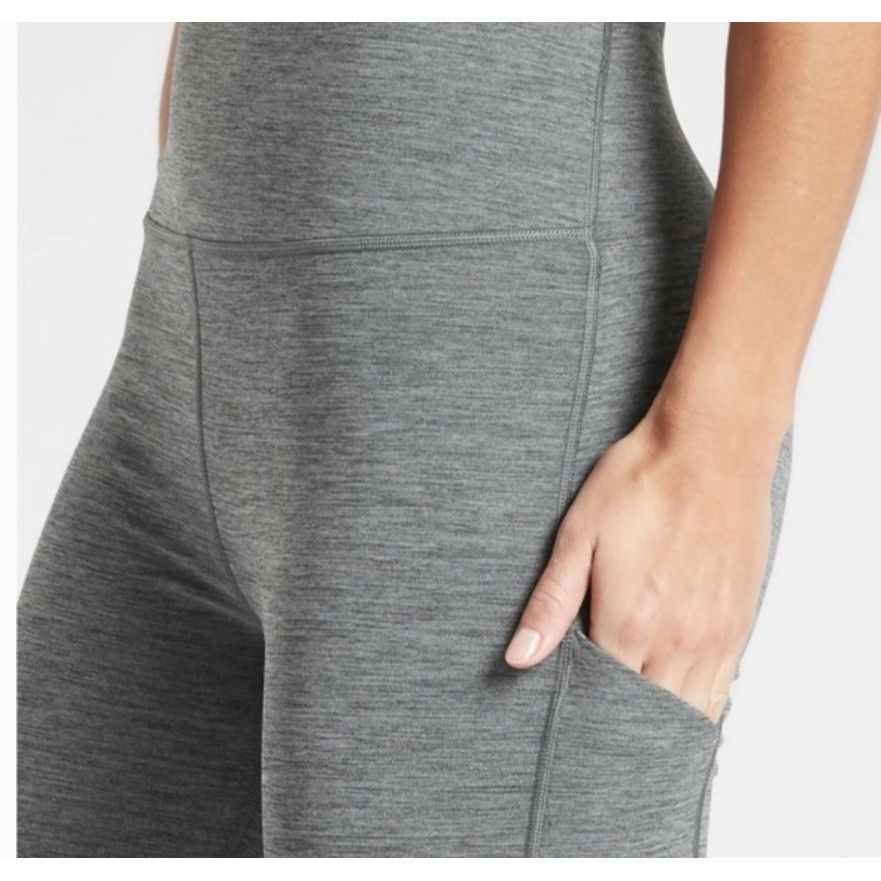 Athleta Athleta Ultimate Stash Pocket Capri Leggings M Size 24" / US 00 / IT 34 - 4 Thumbnail