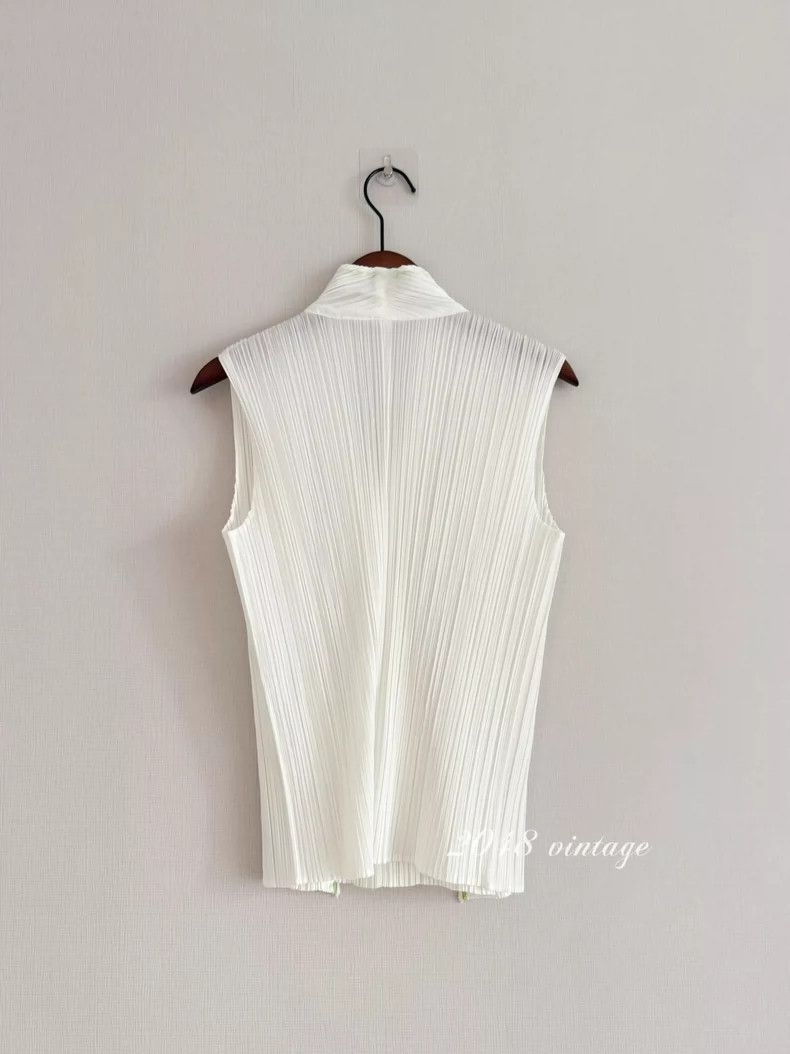 Issey Miyake Issey Miyake White green-edged pleated vest Size M / US 6-8 / IT 42-44 - 2 Thumbnail