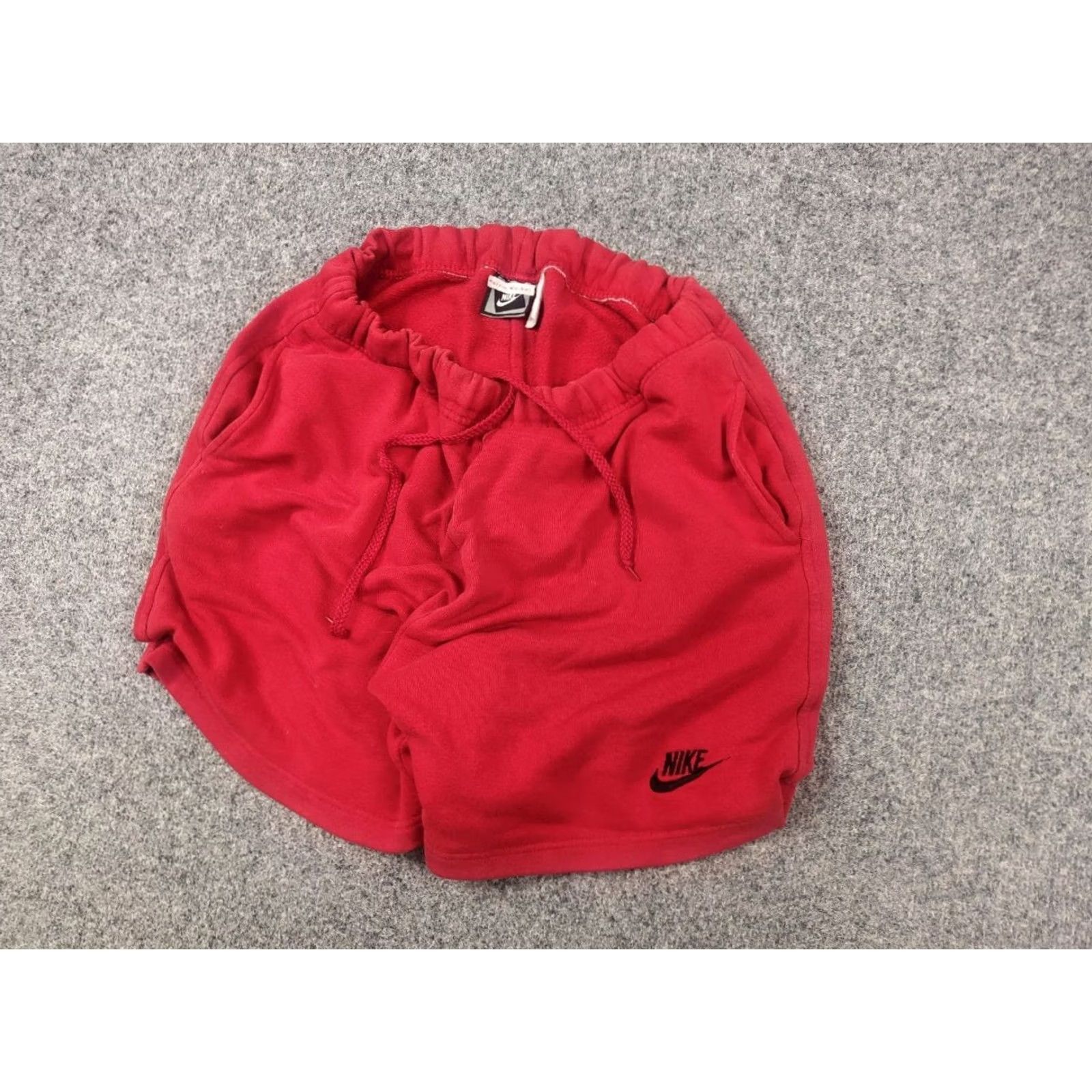 Nike VINTAGE Nike Swoosh Logo Red Cotton Casual Shorts USA Shirt Mens L 80s USA Red Nike Shorts Size US 33 - 3 Thumbnail