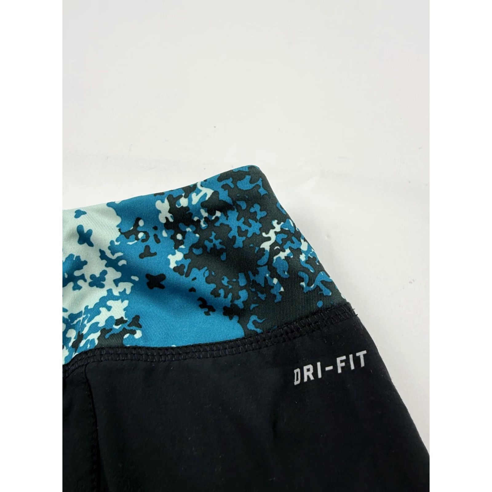 Nike Nike Shorts Womens Small Black Dri-Fit Running Lined 3.5in Camo Waistband Size 28" / US 6 / IT 42 - 6 Thumbnail