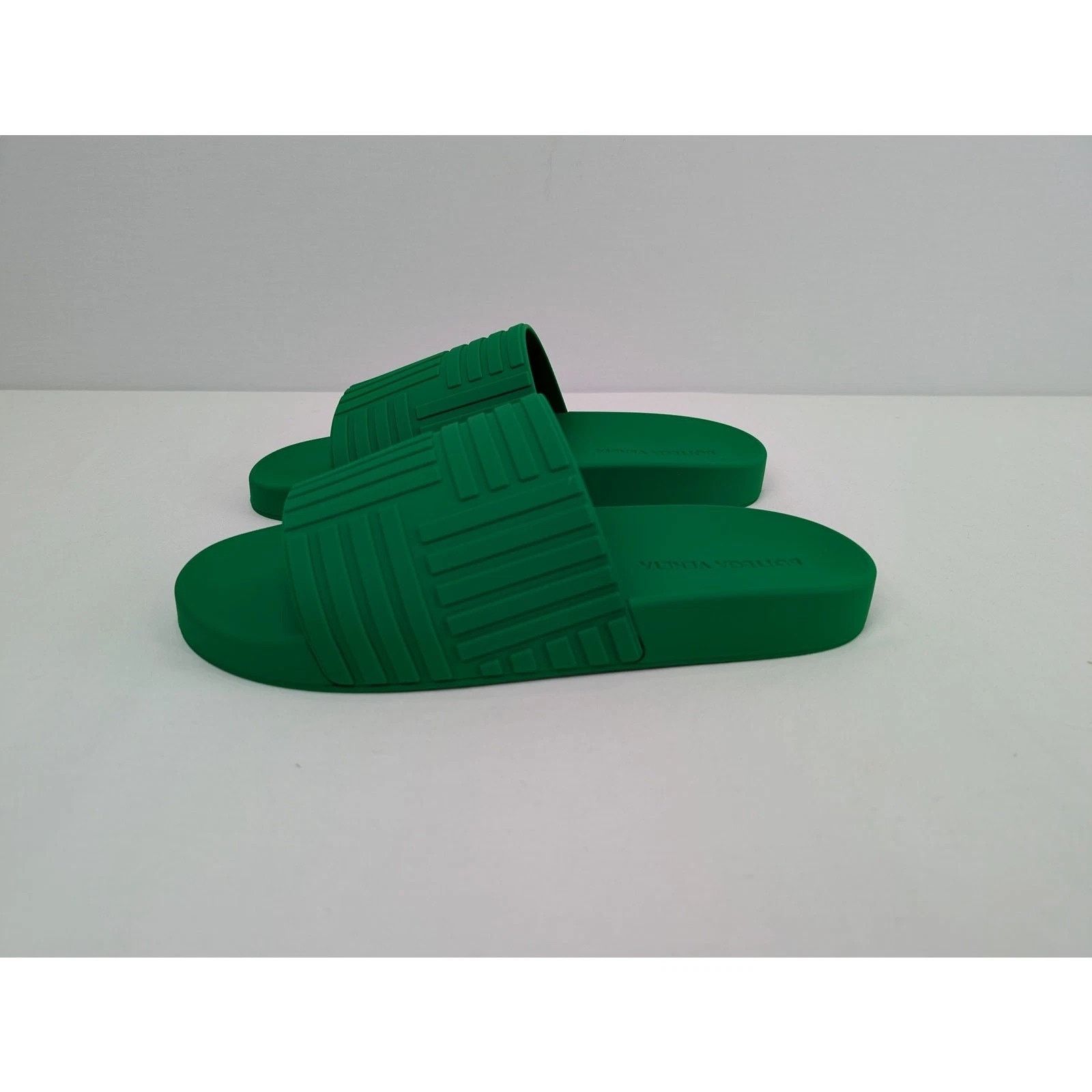 Bottega Veneta o1rshd1 Rubber Carpet Slider Sandal in Parakeet Size US 10 / EU 43 - 10 Thumbnail