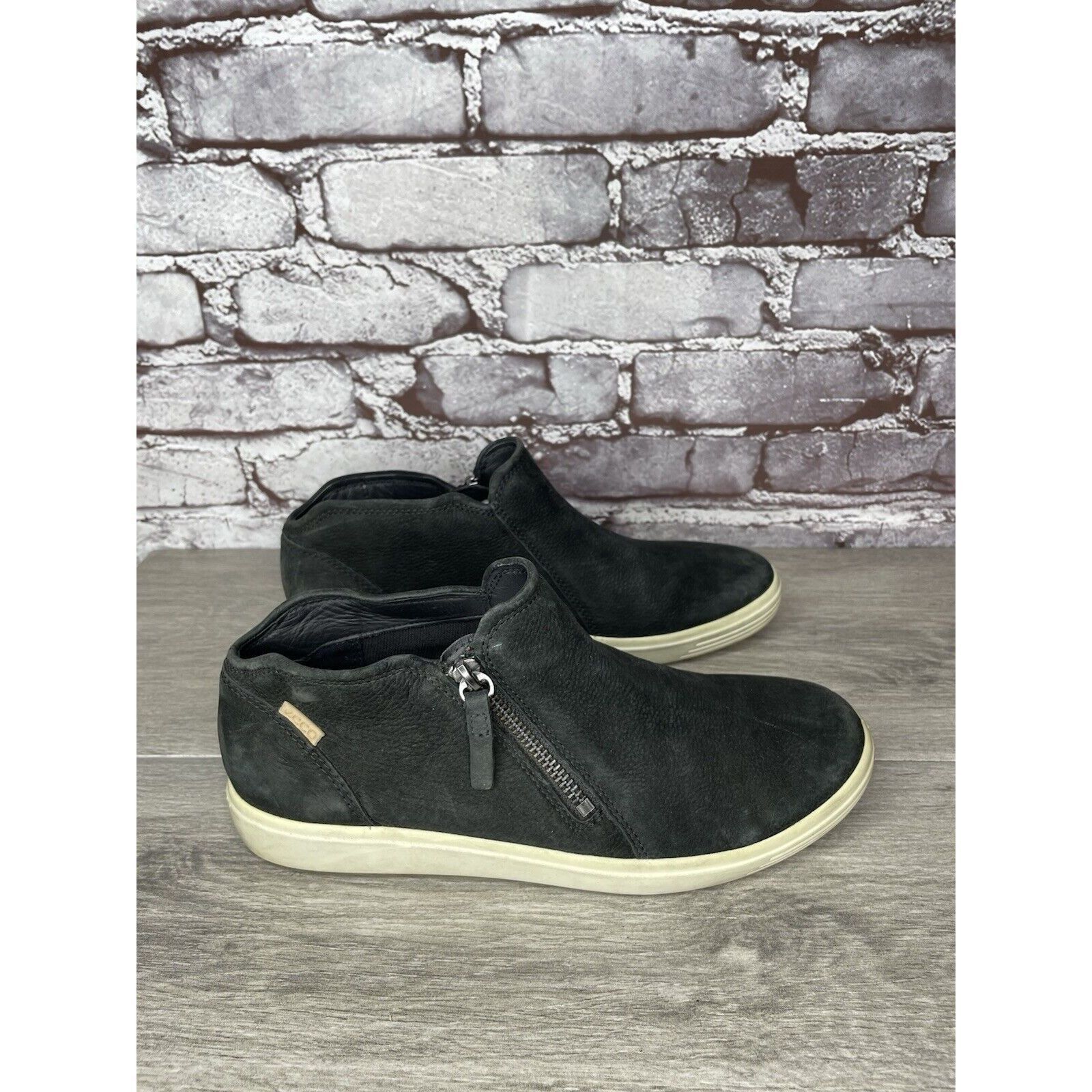 Ecco Ecco Soft 7 Black Leather Low Cut Zip Ankle Booties Sneakers Size US 10 / IT 40 - 3 Thumbnail