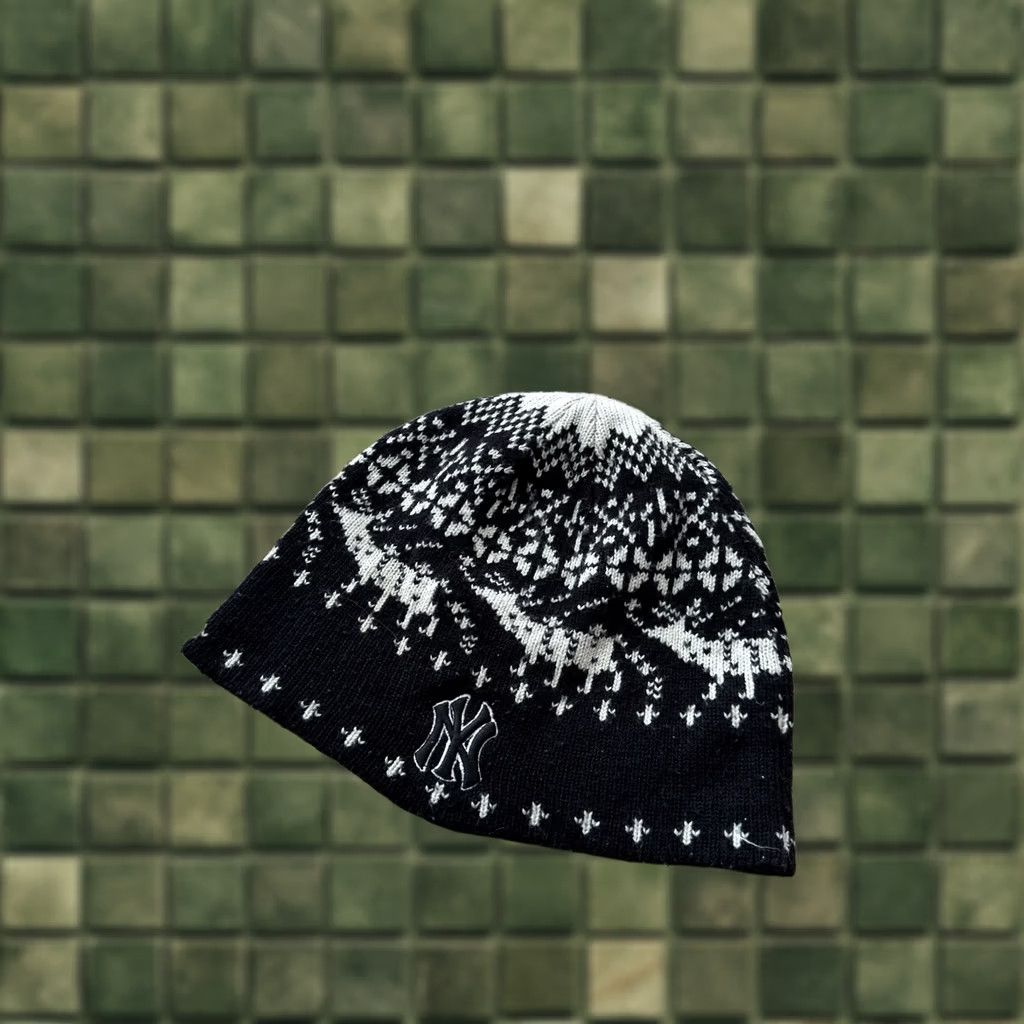 New Era VINTAGE New Era Beanie Hat Mens S Black 90s Christmas Deer Logo Y2K Streetwear Cap Size ONE SIZE - 1 Thumbnail