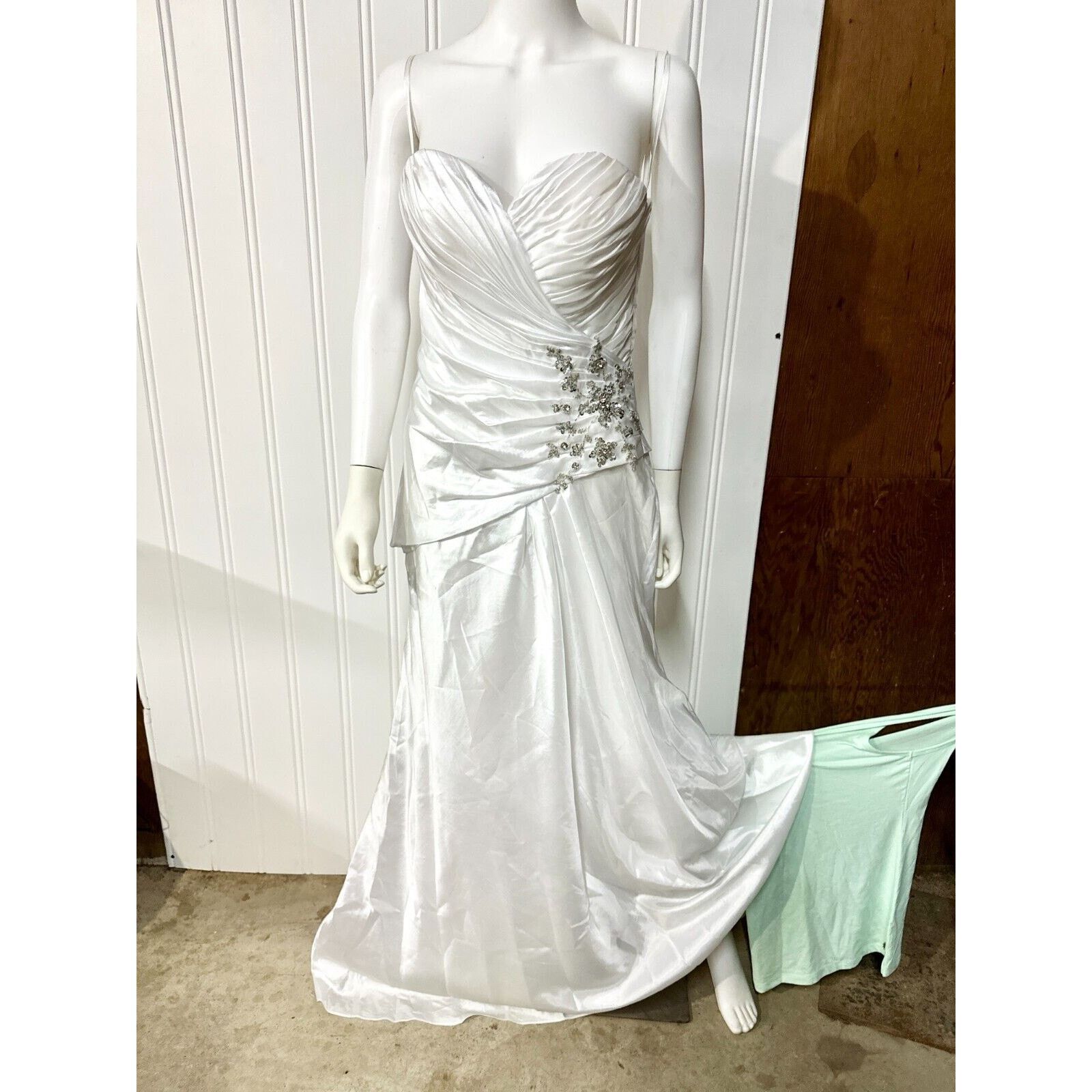 Other Cinderella Wedding GOWN Size M Strapless Gemmed A Line Slim Size M / US 6-8 / IT 42-44 - 1 Thumbnail