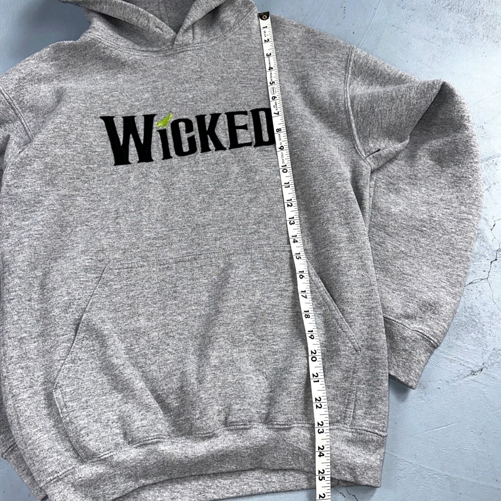 Gildan VINTAGE Wicked Hoodie Gildan Small 00s Wizard Of Oz Musical Promo Sweatshirt Dorothy Embroidered Hooded Pockets Gray Unisex Adults XS S? Size US S / EU 44-46 / 1 - 4 Thumbnail