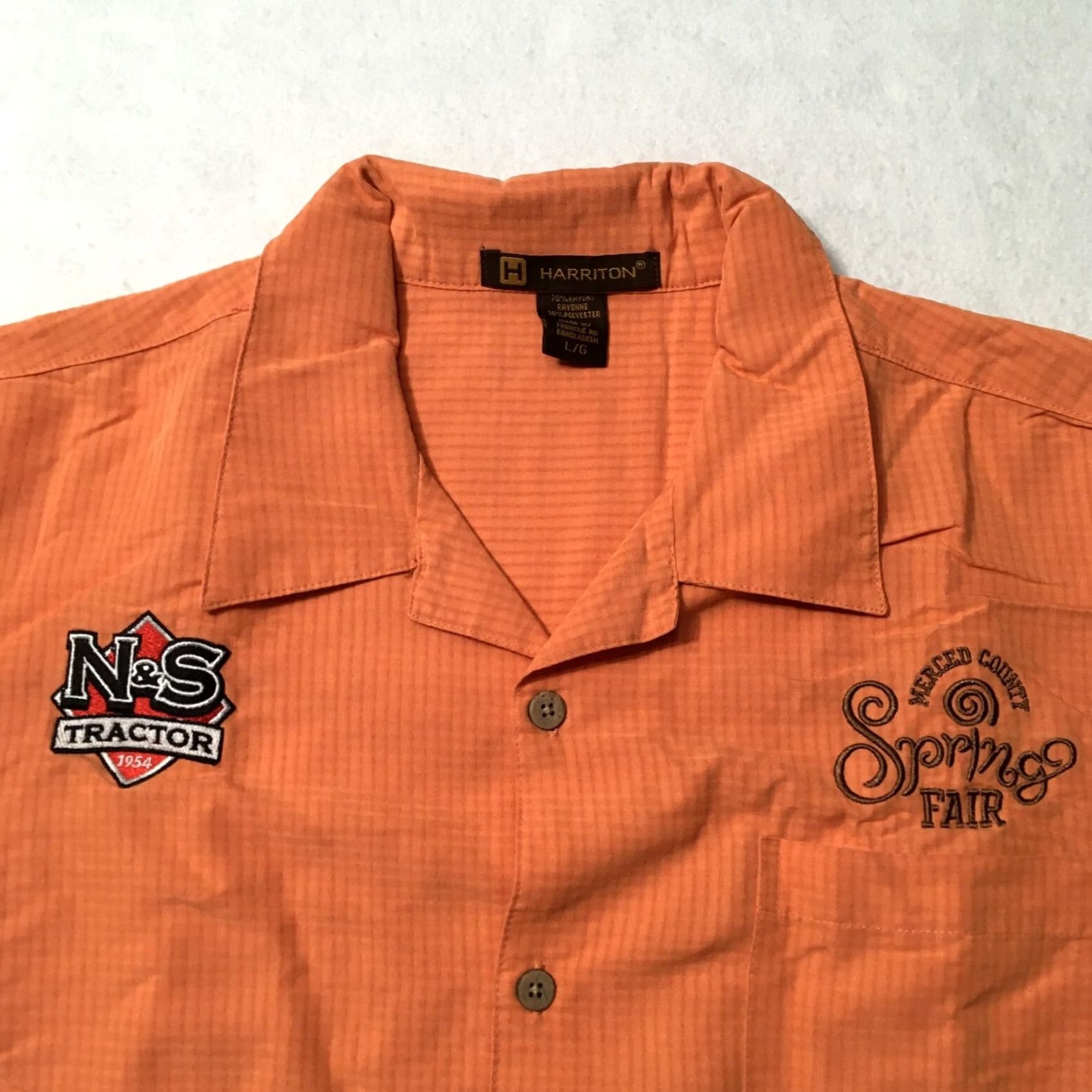 Vintage Harriton Mens Button-Up Shirt Orange Short Sleeve Embroidered Chest Pocket 70% rayon 30% polyester M560 Athletic Regular Size L Size US L / EU 52-54 / 3 - 2 Thumbnail