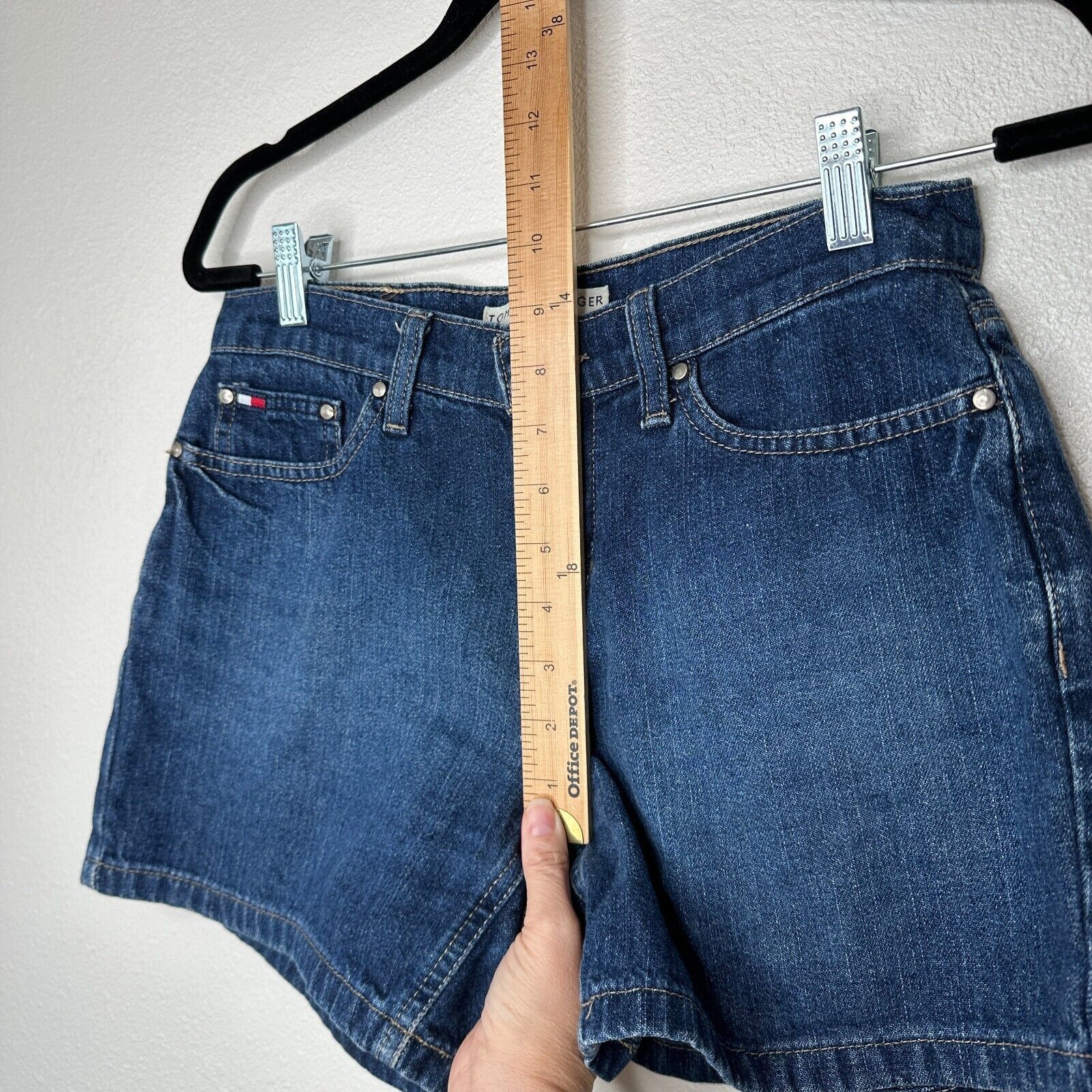 Tommy Hilfiger Tommy Hilfinger Blue Mid Rise Boyfriend Jean Shorts Logo 4 Size 27" / US 4 / IT 40 - 9 Thumbnail