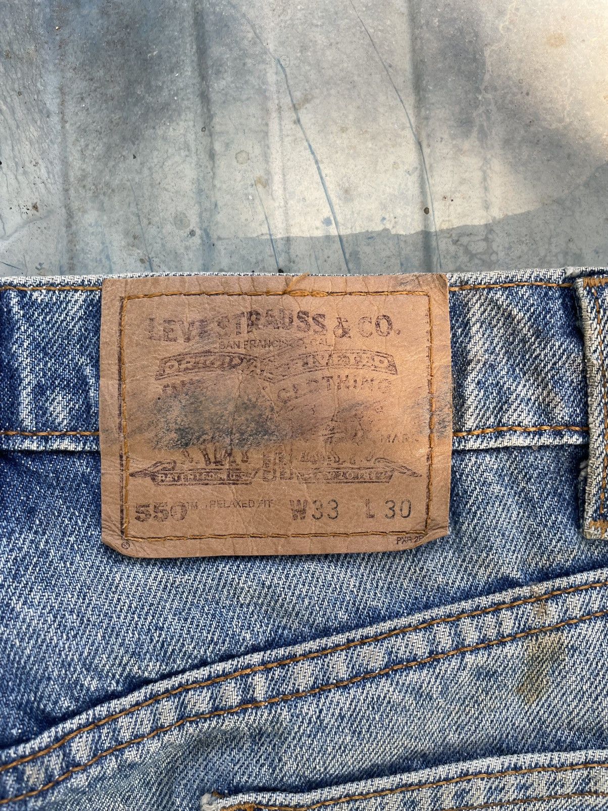 Levi's Levi's 550 straight leg jeans with a worn-in look jeans Size US 33 - 12 Thumbnail