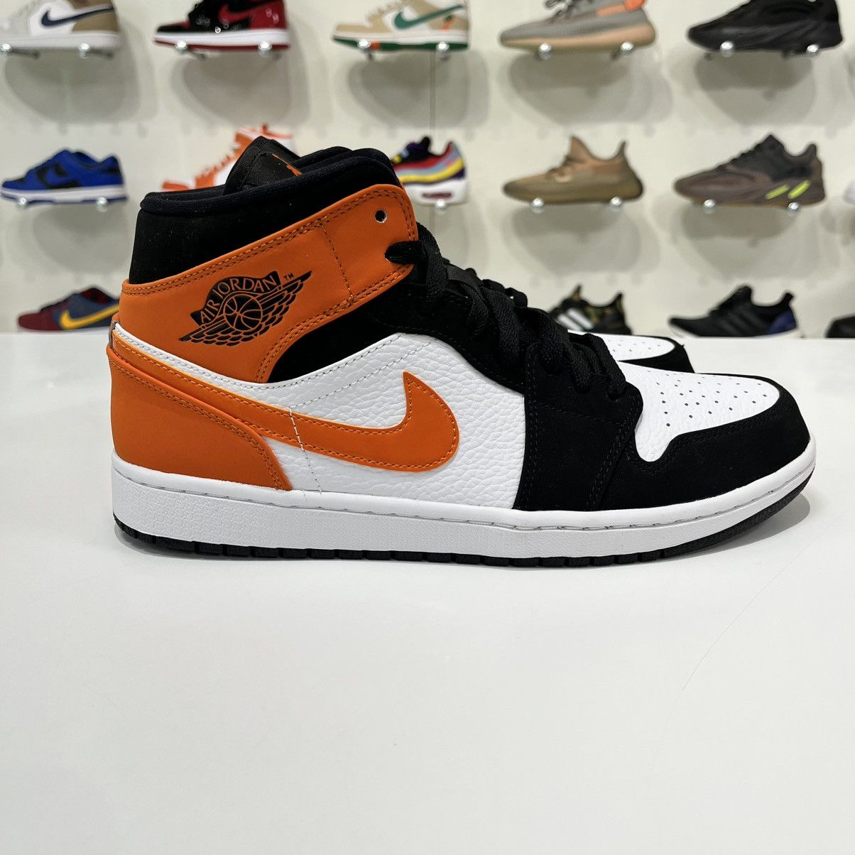Nike Air Jordan 1 Mid Shattered Backboard Size US 10 / EU 43 - 6 Thumbnail