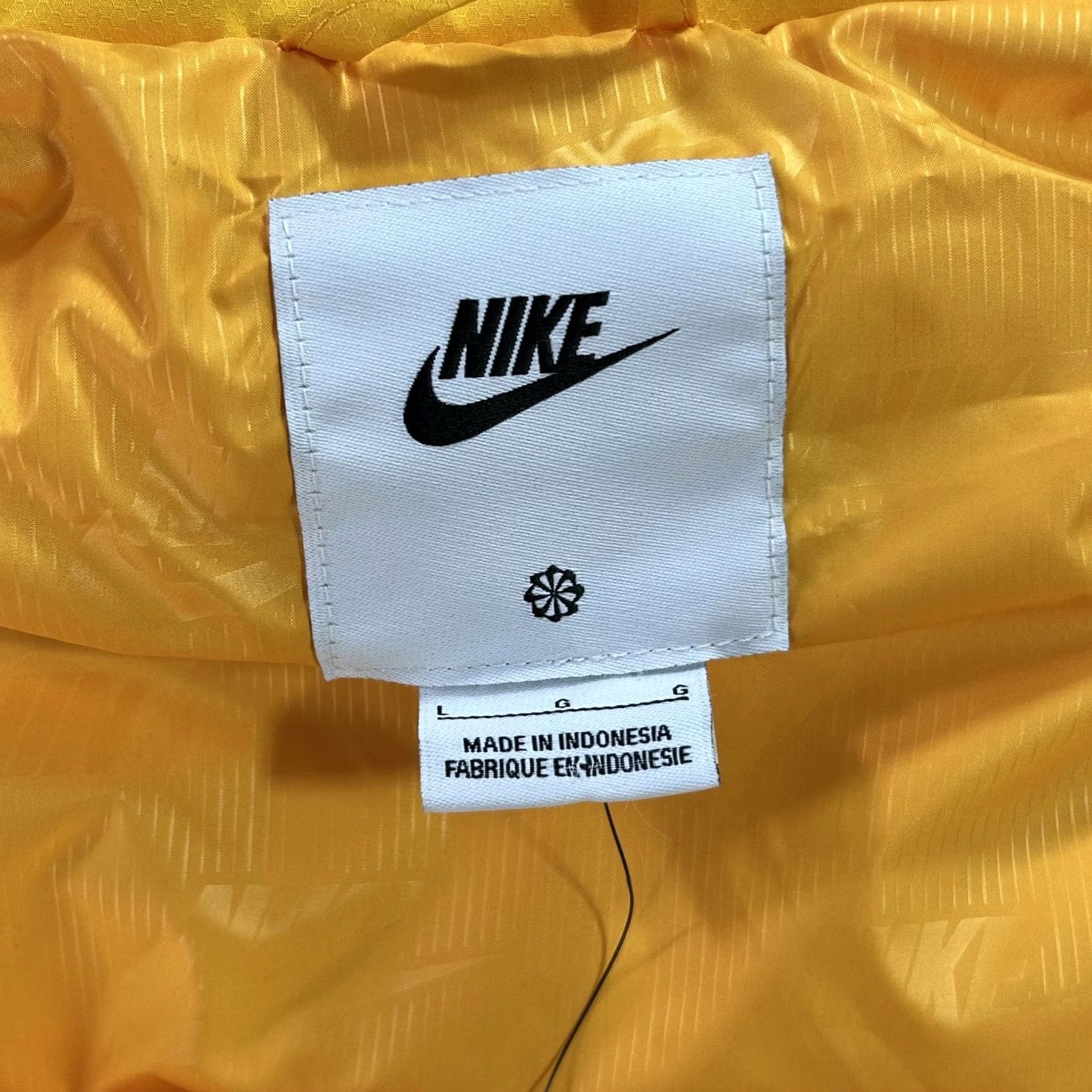 Nike VINTAGE Nike Puffer Vest Mens L Yellow Insulated Quilted Zip Pockets FB7373-739 Size US L / EU 52-54 / 3 - 6 Thumbnail