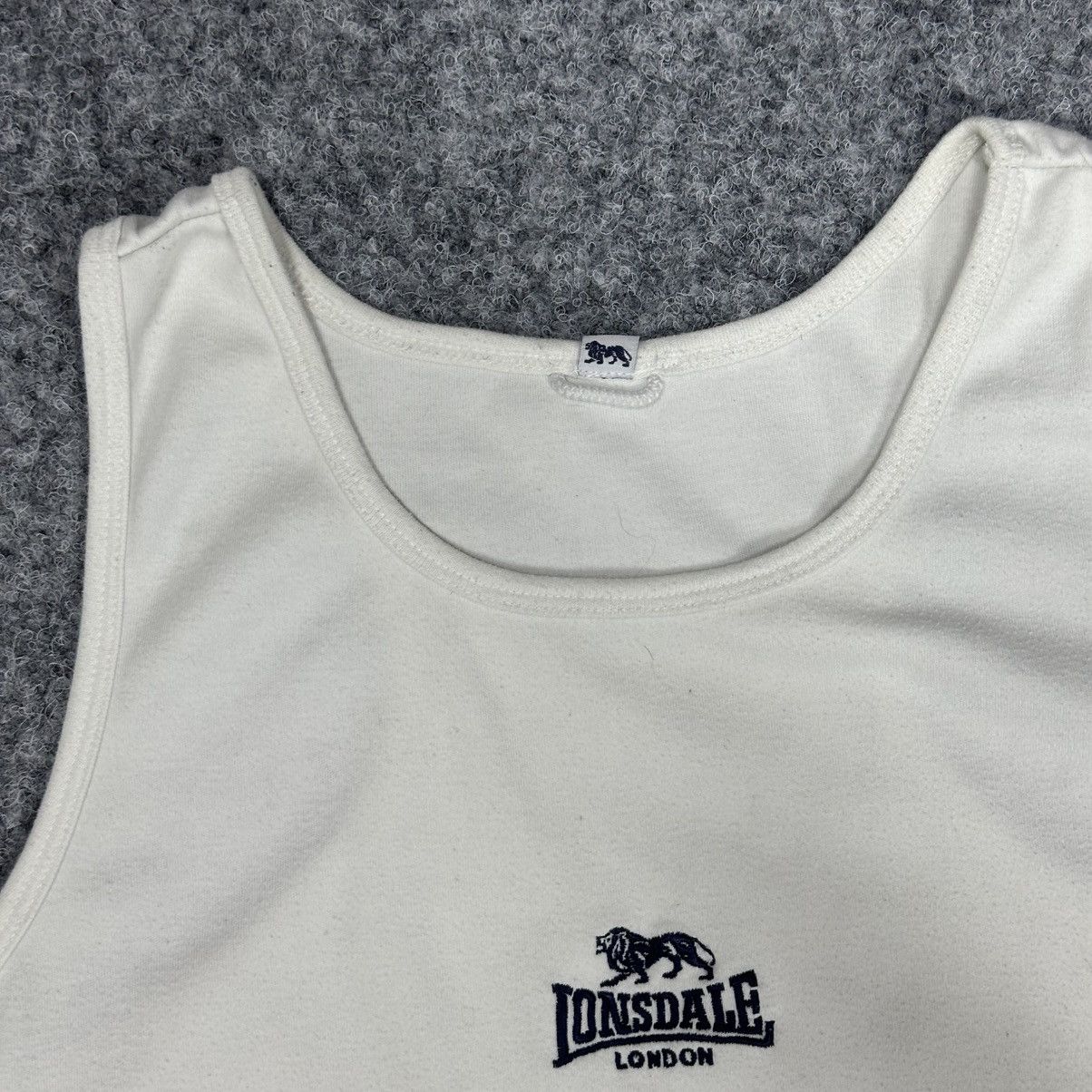 Lonsdale VTG Man Lonsdale Tank Top Sleeves Big Logo Size 2XL 00s USA Size US XXL / EU 58 / 5 - 5 Thumbnail