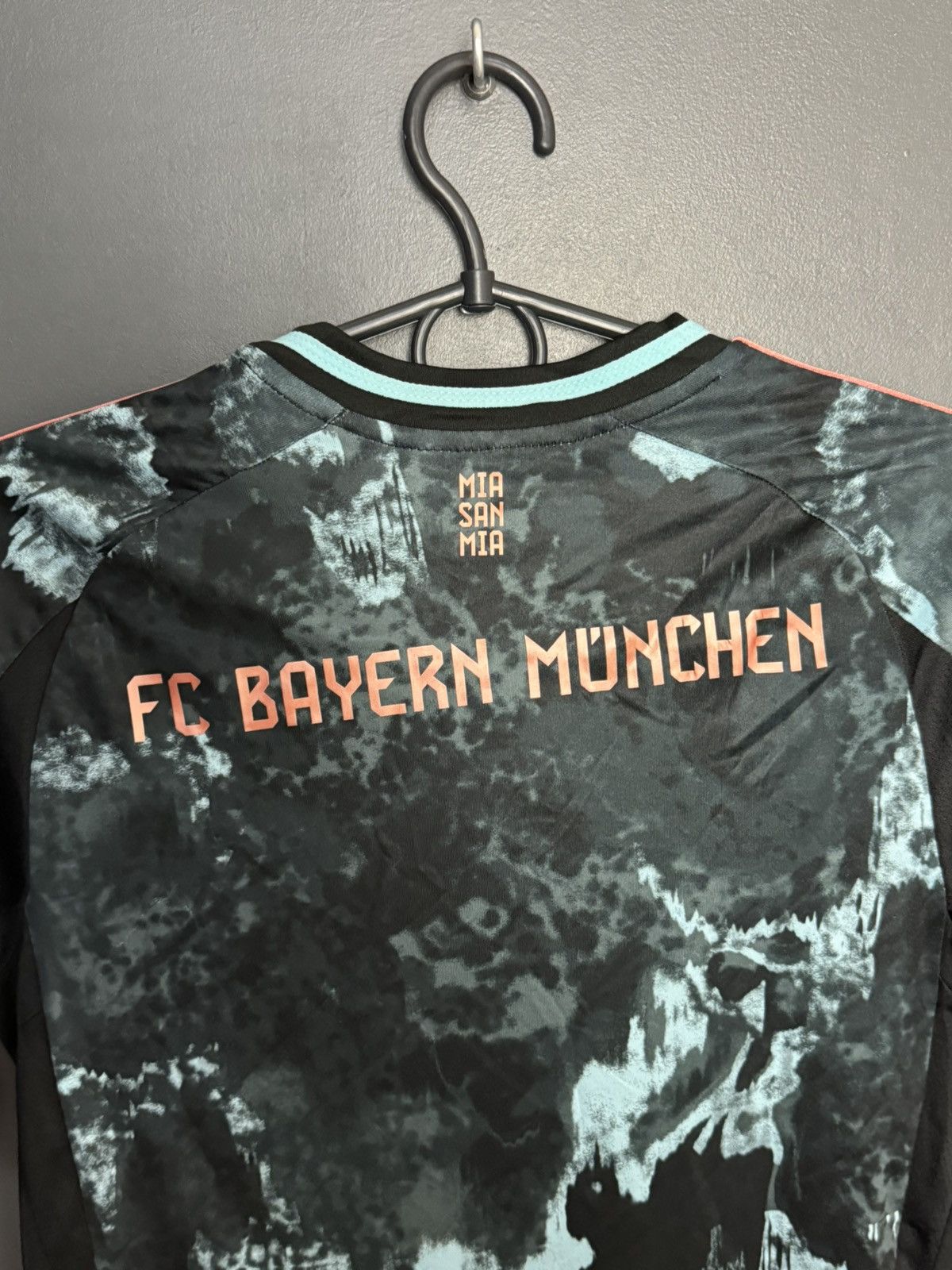 Adidas KIDS New Bayern Munchen 24/25 Away Football Jersey T-Shirt Size US S / EU 44-46 / 1 - 4 Thumbnail