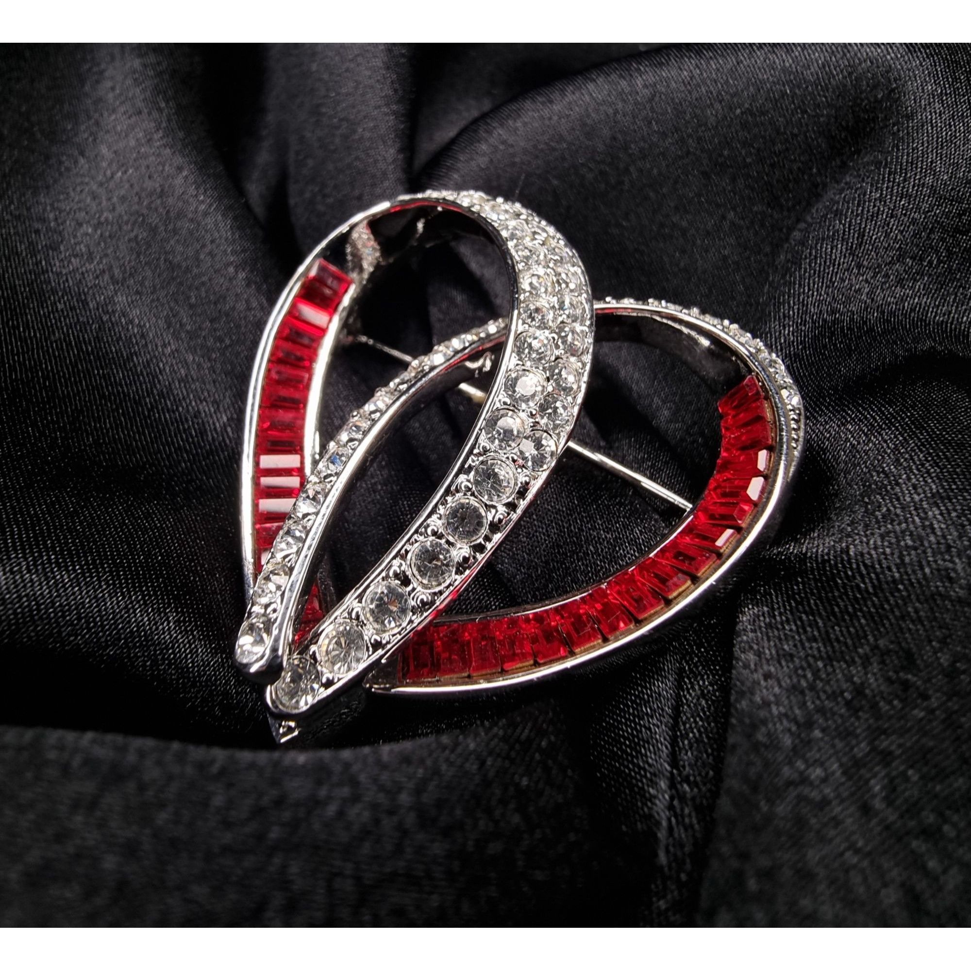 Vintage Vintage Nolan Miller Red & Clear Crystal Rhinestone Heart Br Size ONE SIZE - 3 Thumbnail