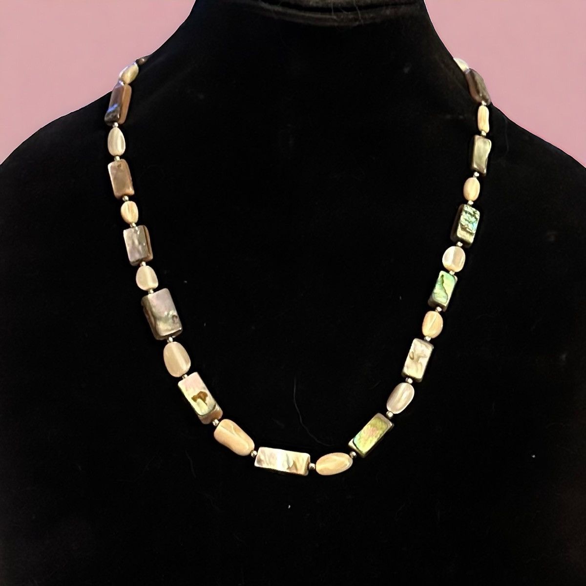 Vintage Vintage mother of pearl and abalone bead necklace Size ONE SIZE - 1 Thumbnail