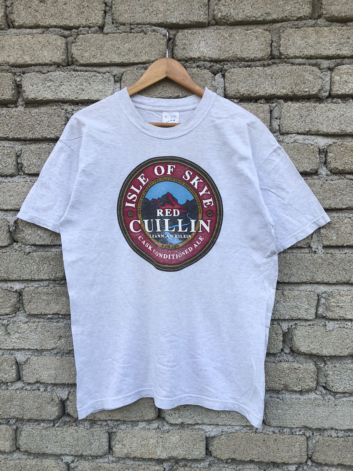 Vintage Vintage 90s The Isle Of Skye Brewery Leann An Eilein Tee Size US M / EU 48-50 / 2 - 1 Thumbnail