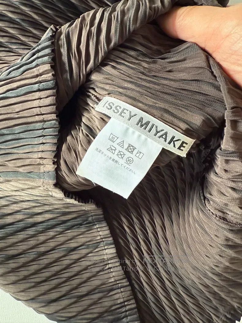 Issey Miyake Issey Miyake Fish Scale Long Sleeve Pullover Top Size M / US 6-8 / IT 42-44 - 4 Thumbnail
