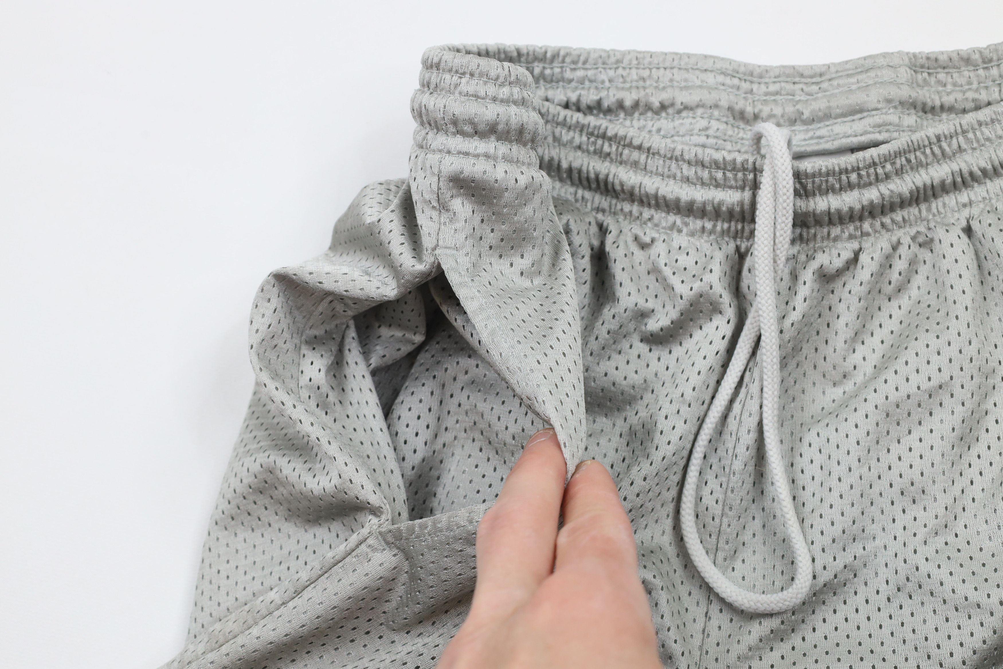 Champion × Vintage Vintage Champion Logo Above Knee Mesh Gym Shorts Silver Size US 30 / EU 46 - 6 Thumbnail