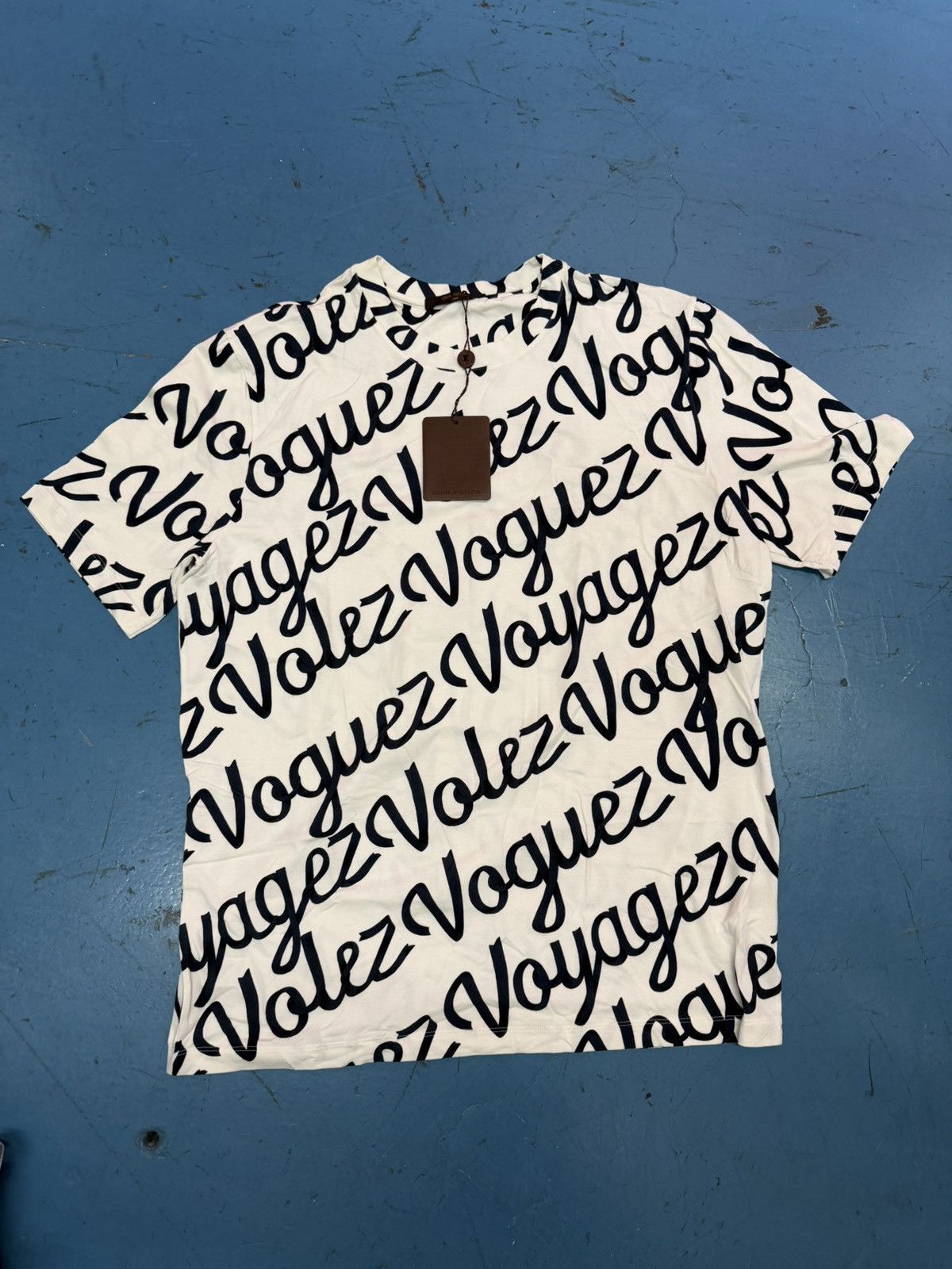 Louis Vuitton LOUIS VUITTON VOGUE WHITE TEE Size US XXL / EU 58 / 5 - 1 Thumbnail