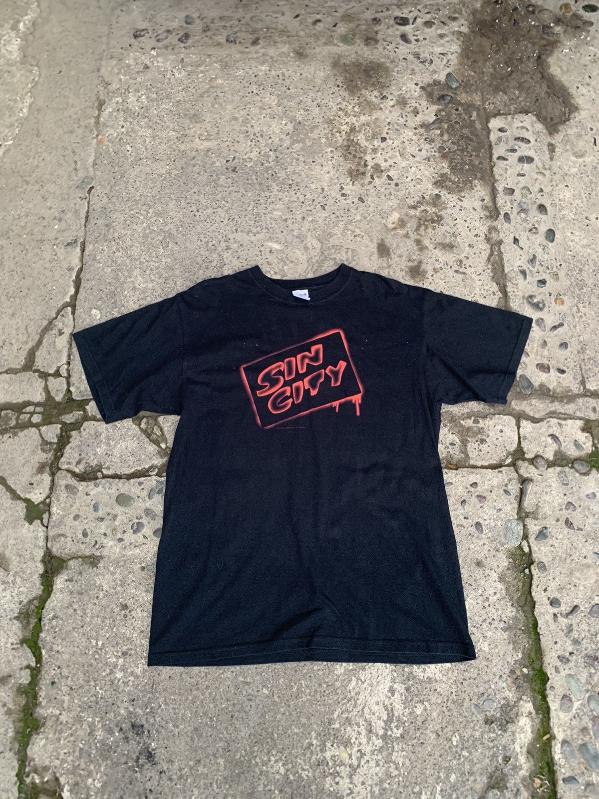 Vintage Vintage sin city movie promo T shirt Size US L / EU 52-54 / 3 - 1 Thumbnail