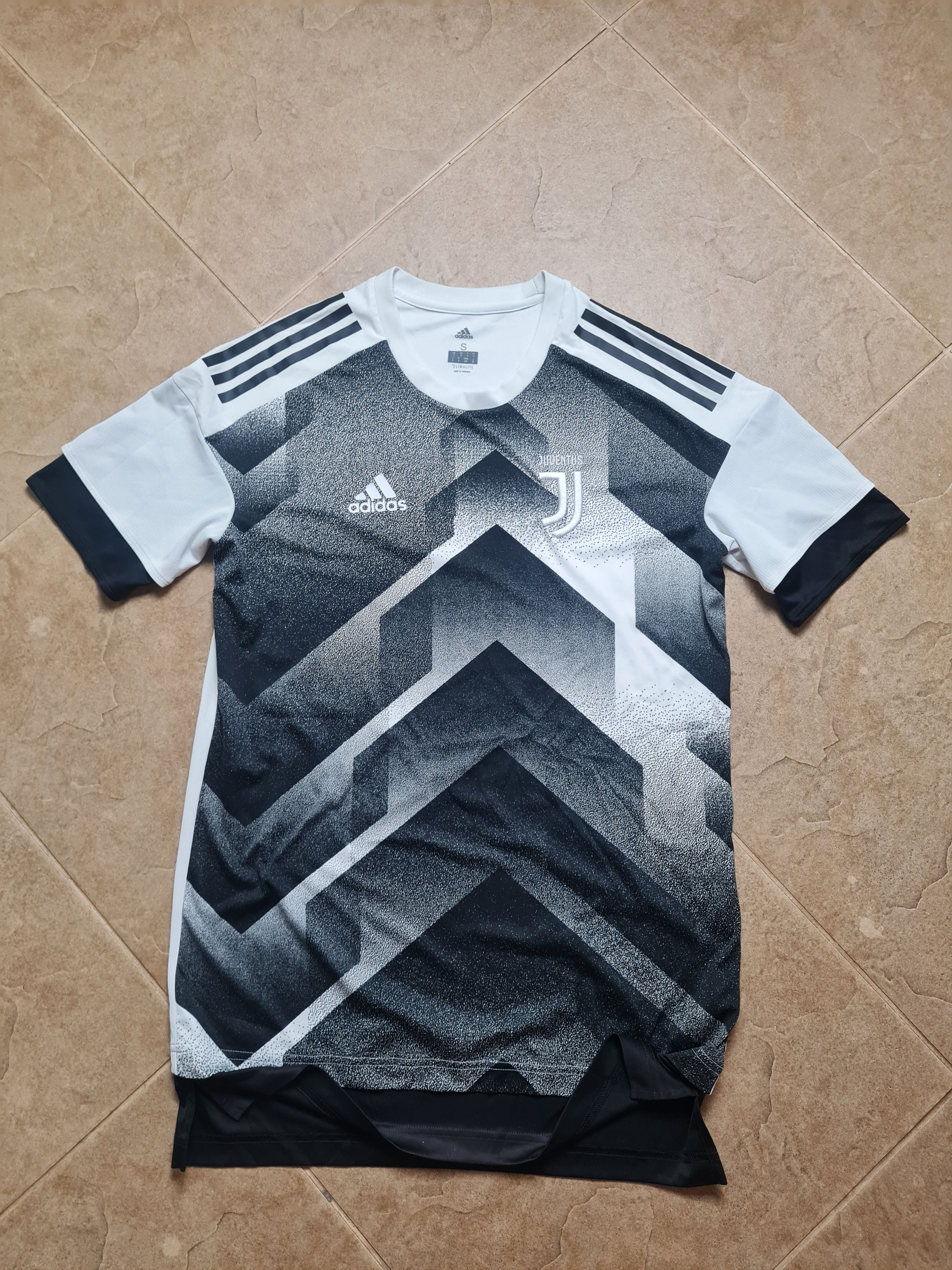 Adidas Football Jersey Adidas Juventus Soccer Shirt Vintage Size US S / EU 44-46 / 1 - 1 Thumbnail