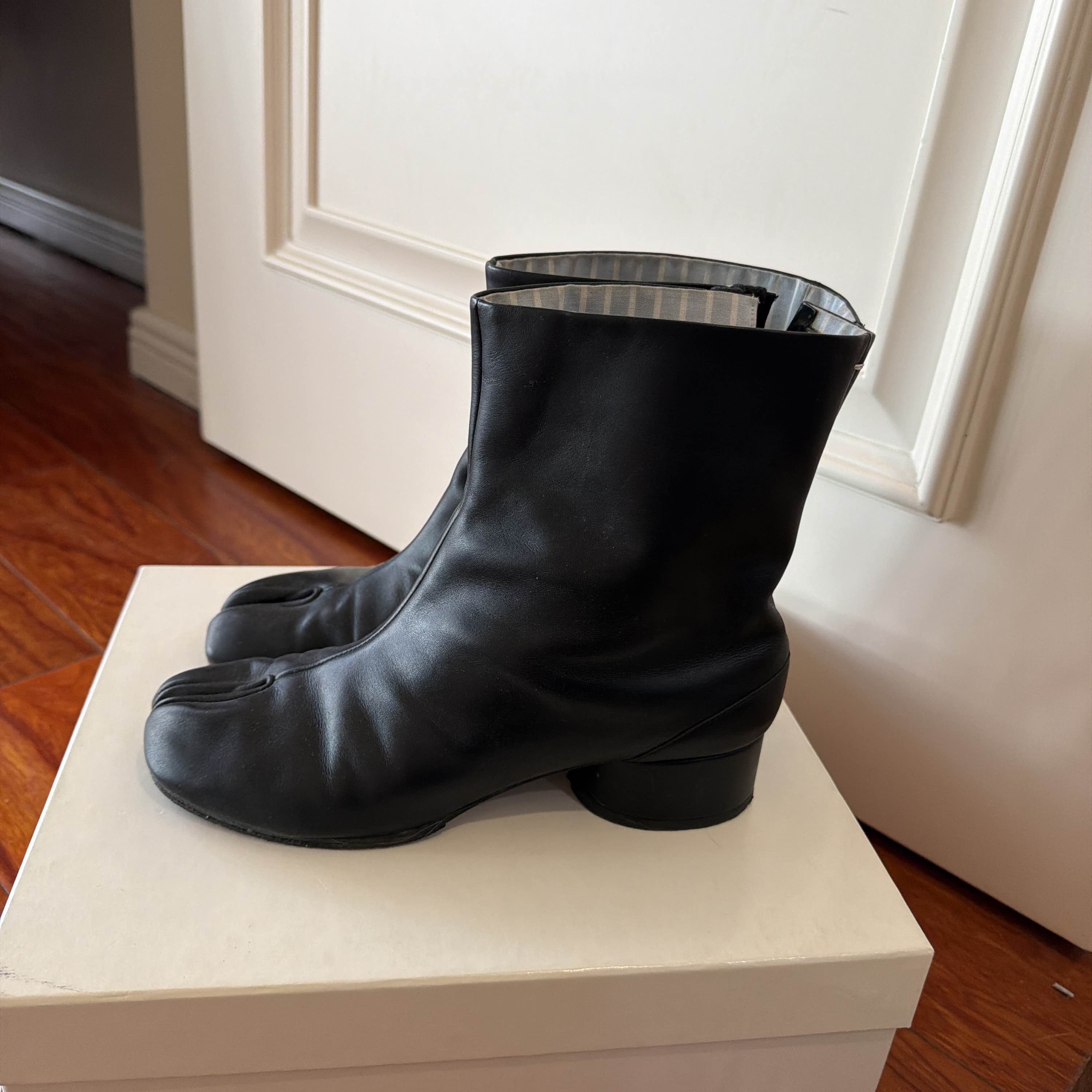 Maison Margiela Maison Margiela Black Leather Tabi Boots Size 38 Size US 8 / IT 38 - 1 Thumbnail