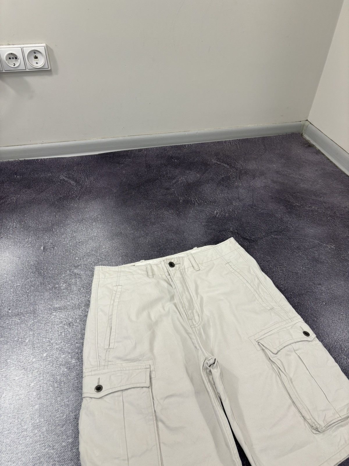 Levi's Vintage Levi’s Y2K Beige Utility Military Style Cargo Shorts Size US 32 / EU 48 - 4 Thumbnail