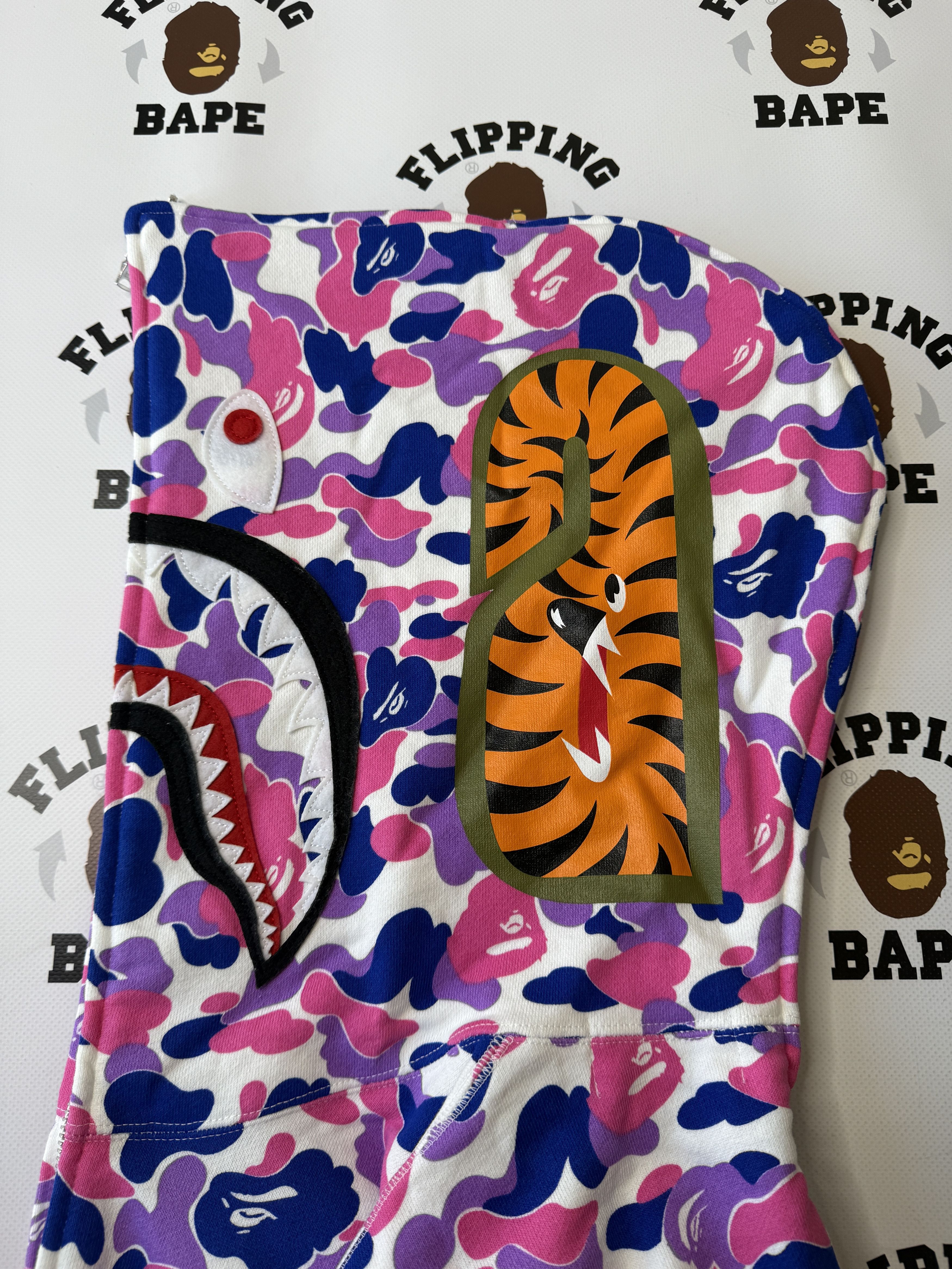 Bape BAPE GUANGZHOU SEPARATE SHARK FULL ZIP HOODIE Size US L / EU 52-54 / 3 - 6 Thumbnail
