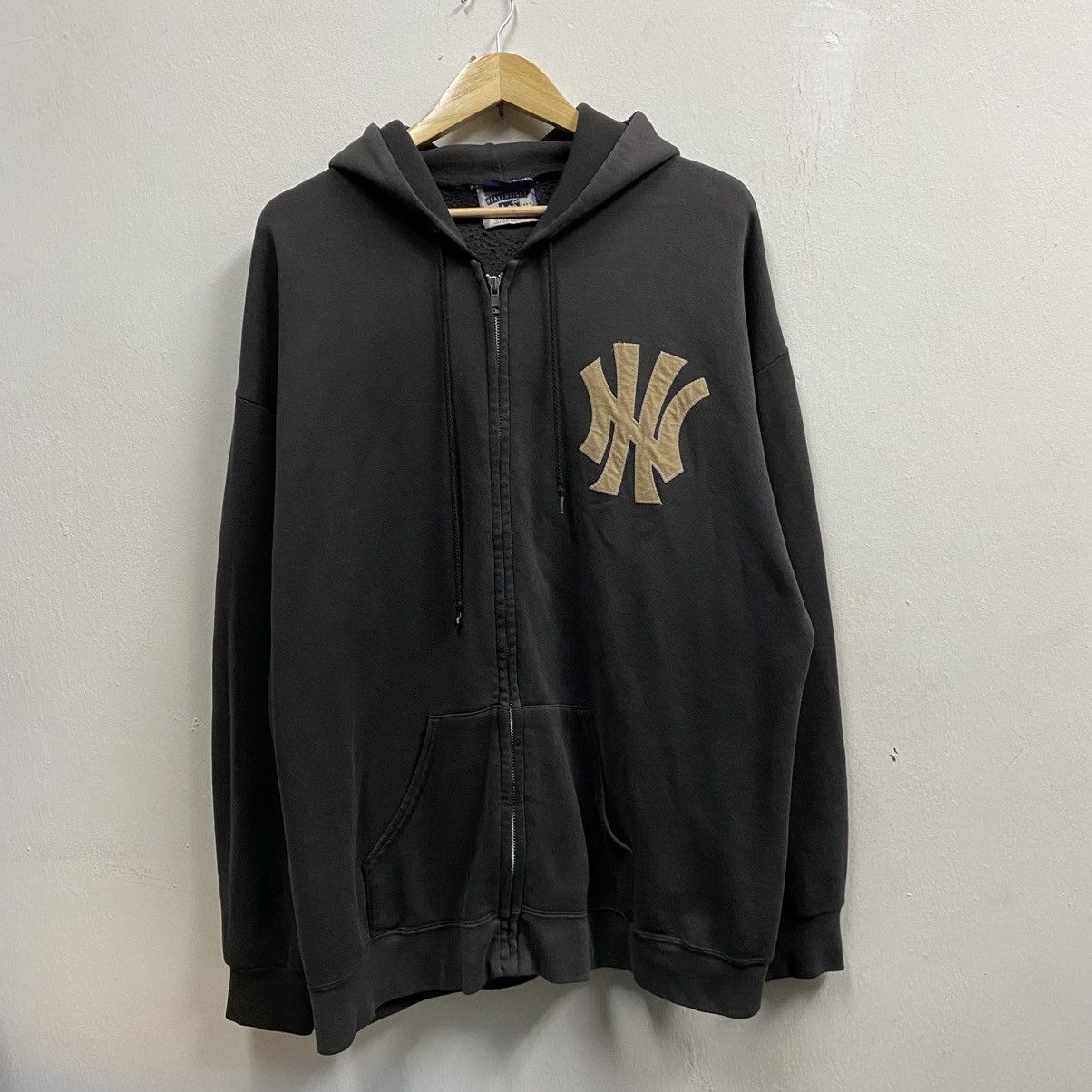 Neighborhood VINTAGE 90s NEIGHBORHOOD Gold Spellout Logo Zipper Hoodie Size US XL / EU 56 / 4 - 1 Thumbnail