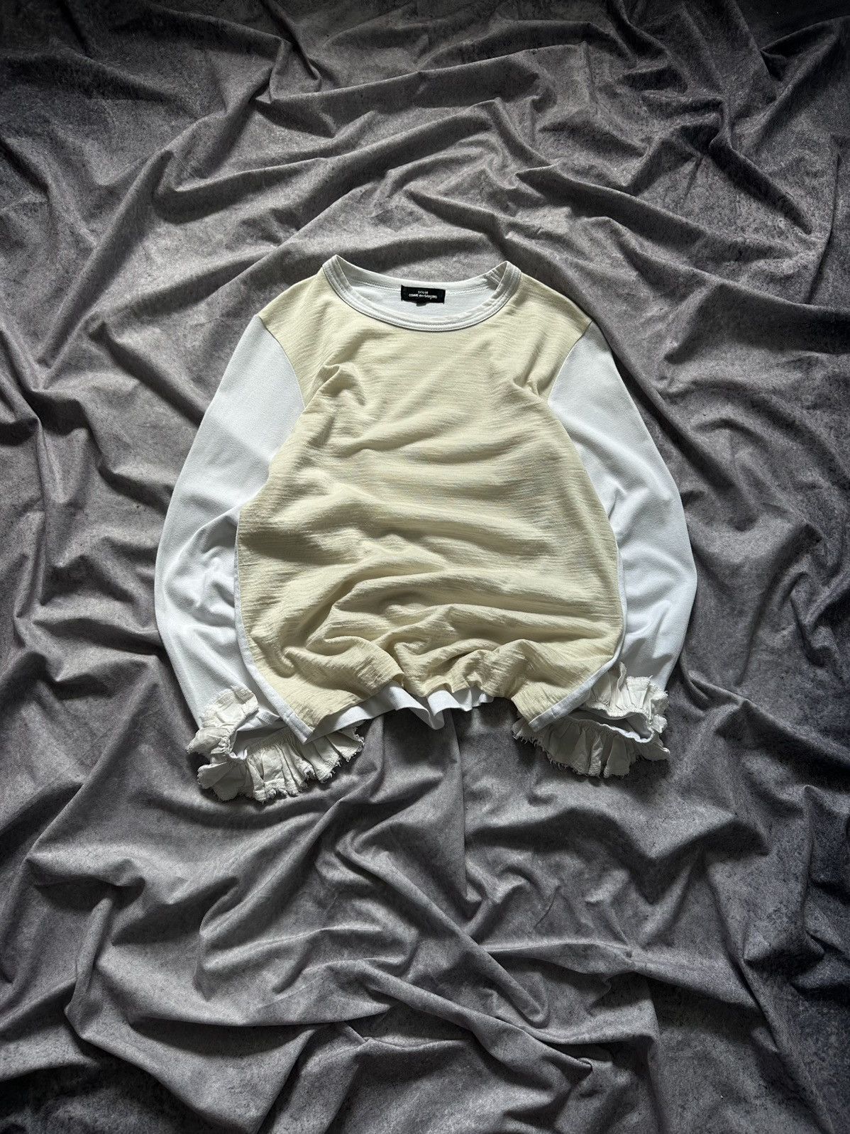 Tricot Comme des Garcons Tricot Comme Des Garcons Womens Off White Ruffle Sleeves Tee Size S / US 4 / IT 40 - 1 Thumbnail