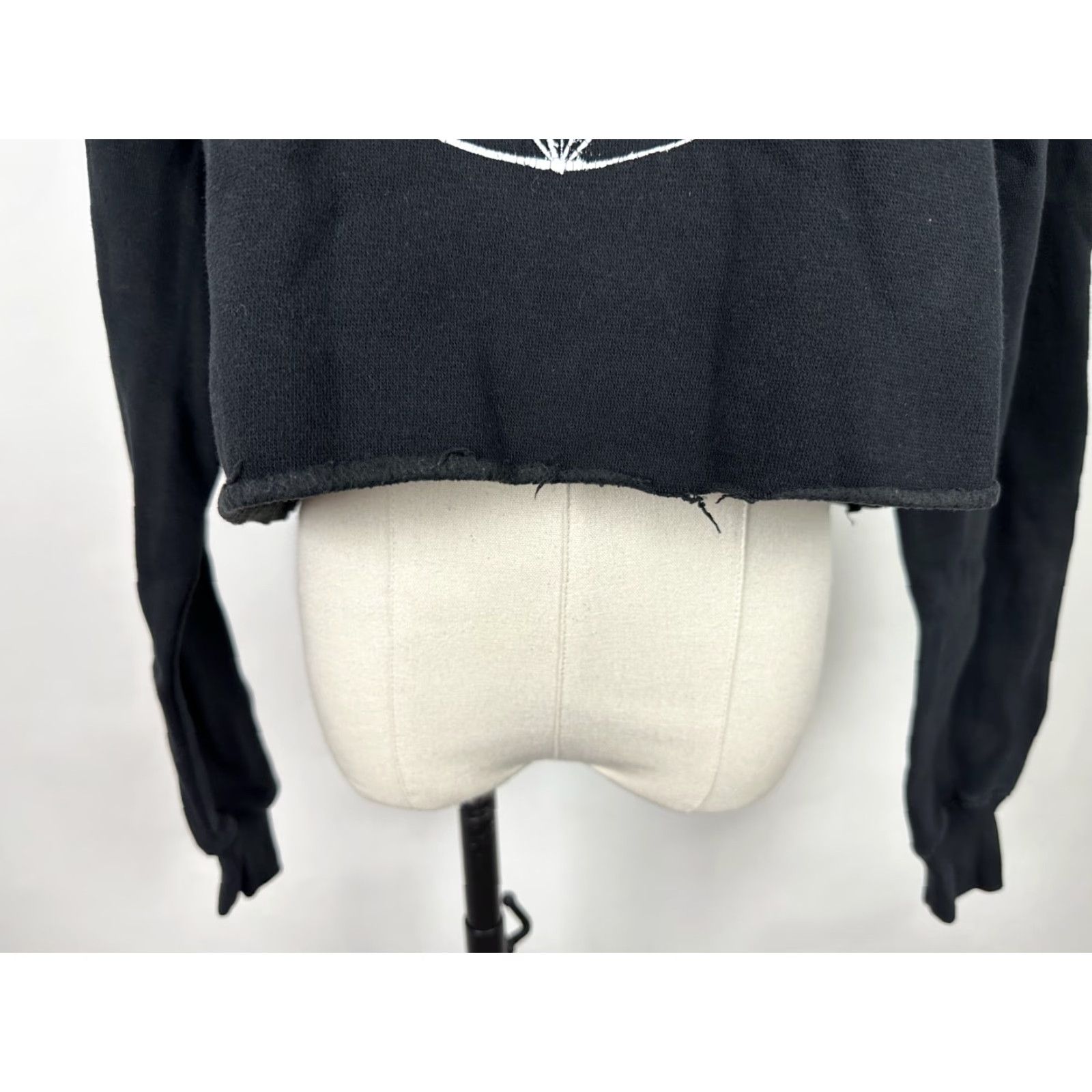 Vintage John Galt Sweatshirt Womens Small Halloween Black Cropped Raw Hem Witch Crewneck Shirt Size S / US 4 / IT 40 - 4 Thumbnail