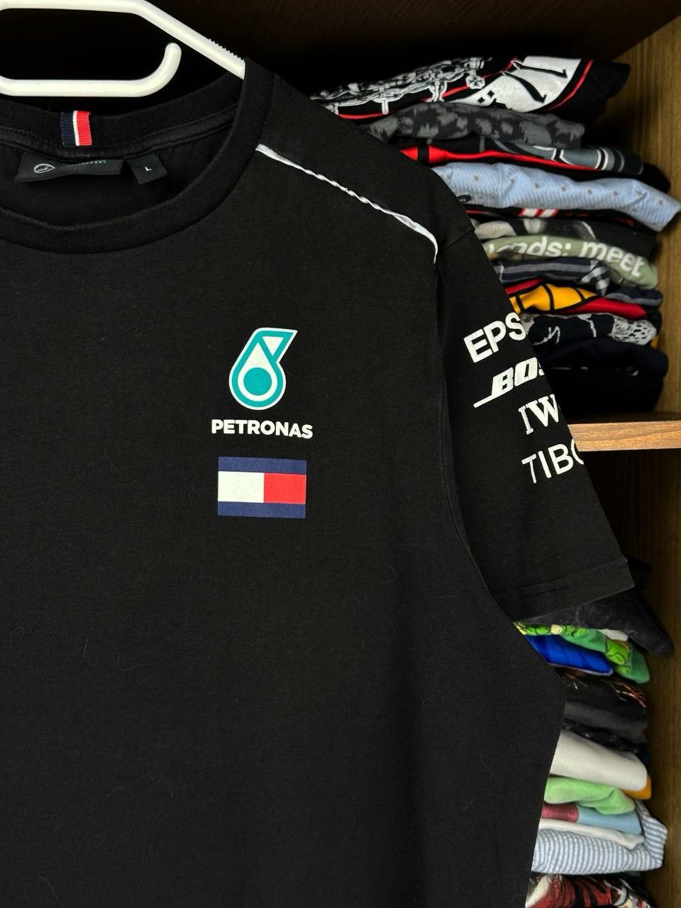 Formula 1 Vintage Tommy Hilfiger Mercedes Benz Petronas T-Shirt Y2K Size US L / EU 52-54 / 3 - 4 Thumbnail