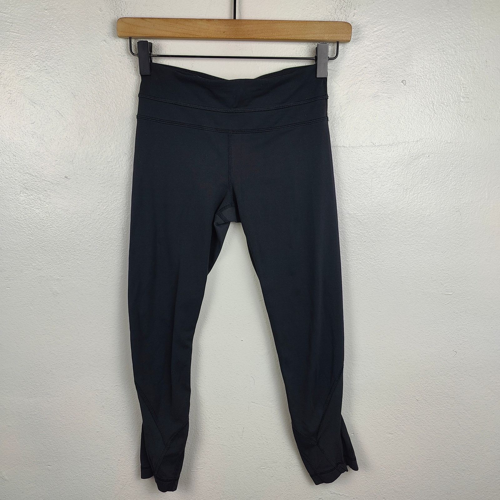 Lululemon Lululemon Crop Leggings Womens 2 Running Lightweight Size 26" / US 2 / IT 38 - 1 Thumbnail