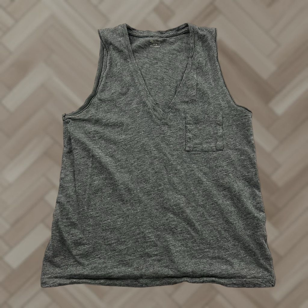 Madewell Madewell T-Shirt Women Sleeveless V-Neck Gray Small Pocket Shirt Womens Small Gray V-Neck Pocket Size S / US 4 / IT 40 - 1 Thumbnail