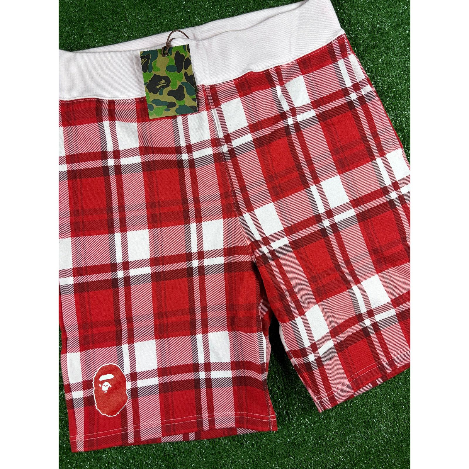 Bape BAPE London Exculsive Red Check Sweatshorts Size Medium Size US 33 - 2 Thumbnail
