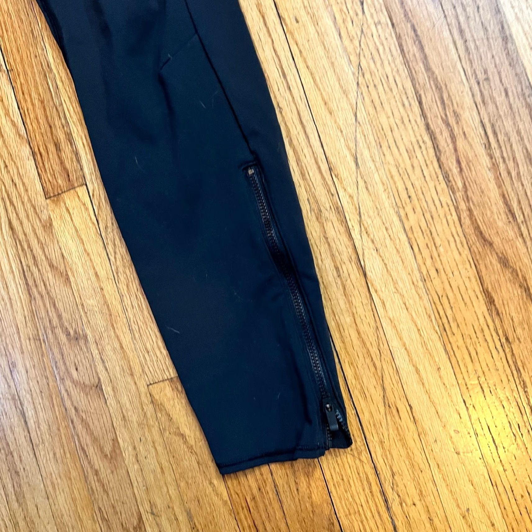 Athleta Athleta Legging Women Medium Stealth Tech 7/8 Tight Black, M, Regular, Women, Black, Leggings, Compression, Athleta, Stealth Tech, 7/8 Tight Size 32" / US 10 / IT 46 - 2 Thumbnail