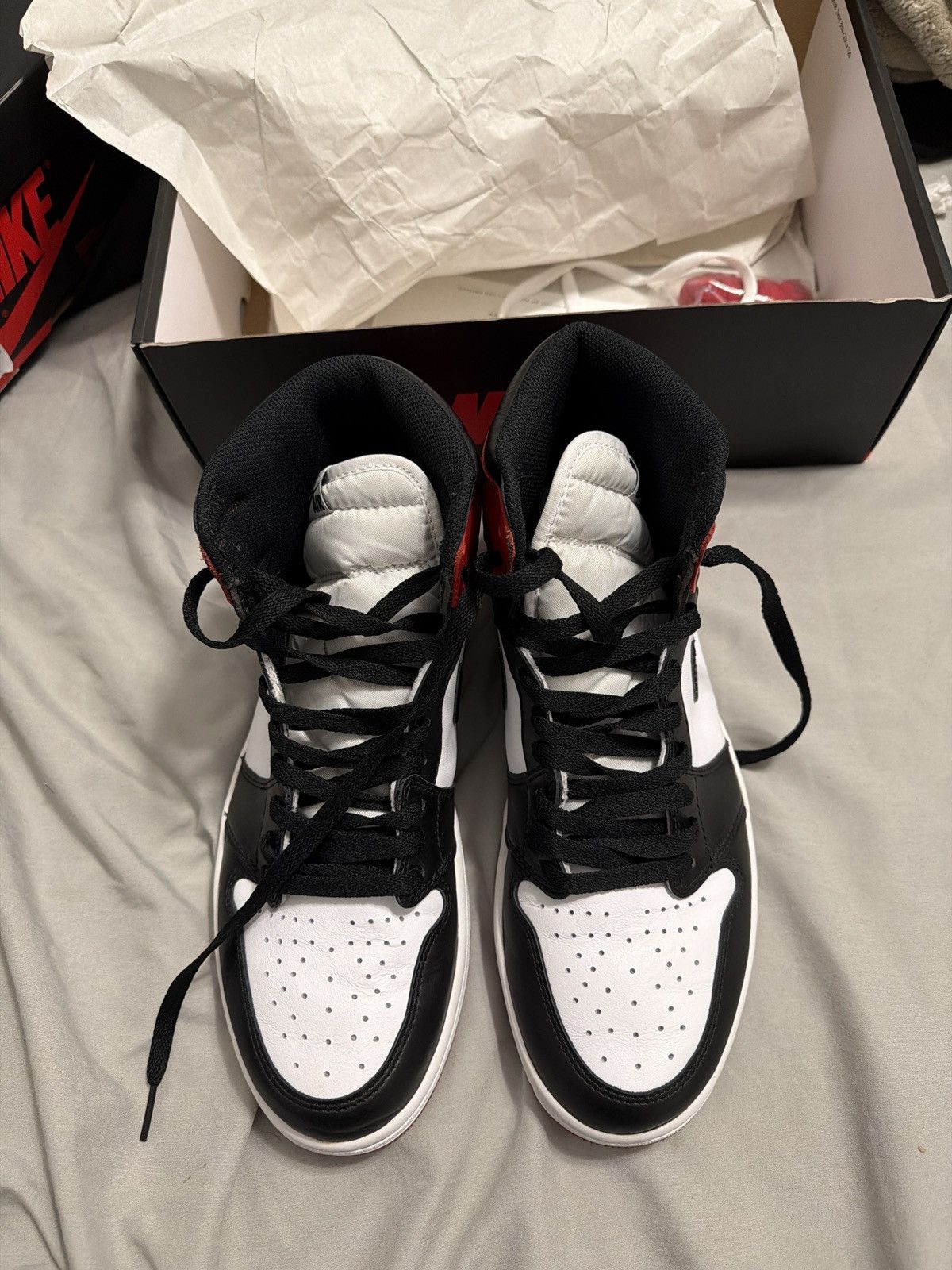 Nike Nike Air Jordan 1 Retro Black Toe Size US 11 / EU 44 - 5 Thumbnail
