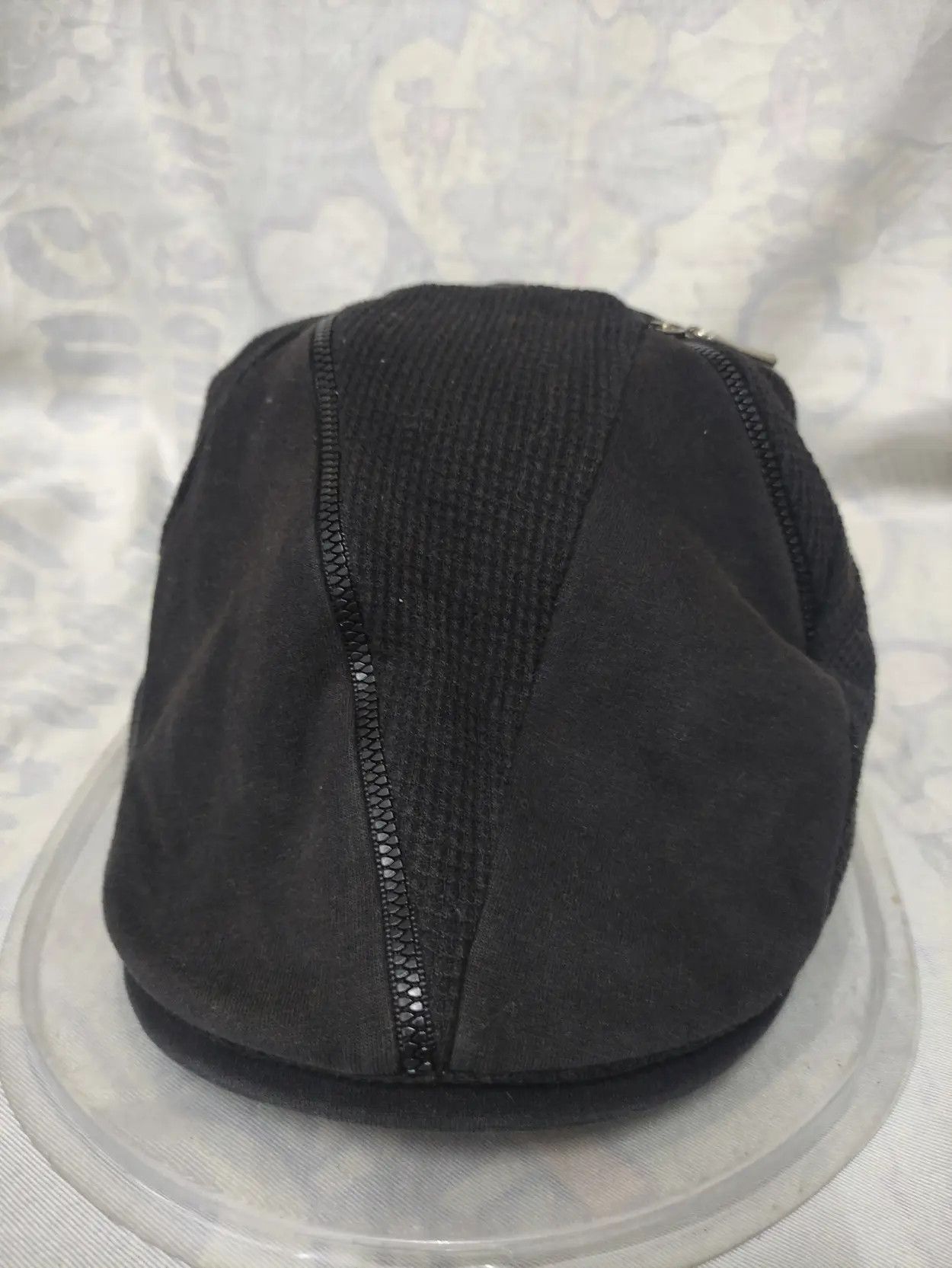 French Connection FRENCH CONNECTION BARETTA CAP RARE DESIGN Size ONE SIZE - 9 Thumbnail