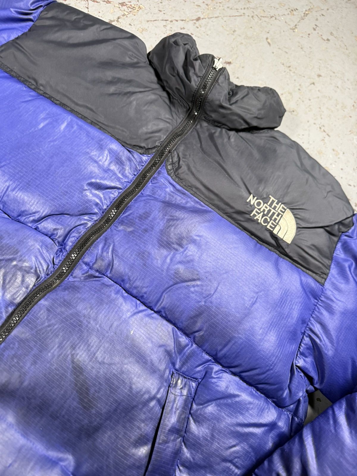 The North Face Distressed North Face Puffer Jacket Size US L / EU 52-54 / 3 - 5 Thumbnail