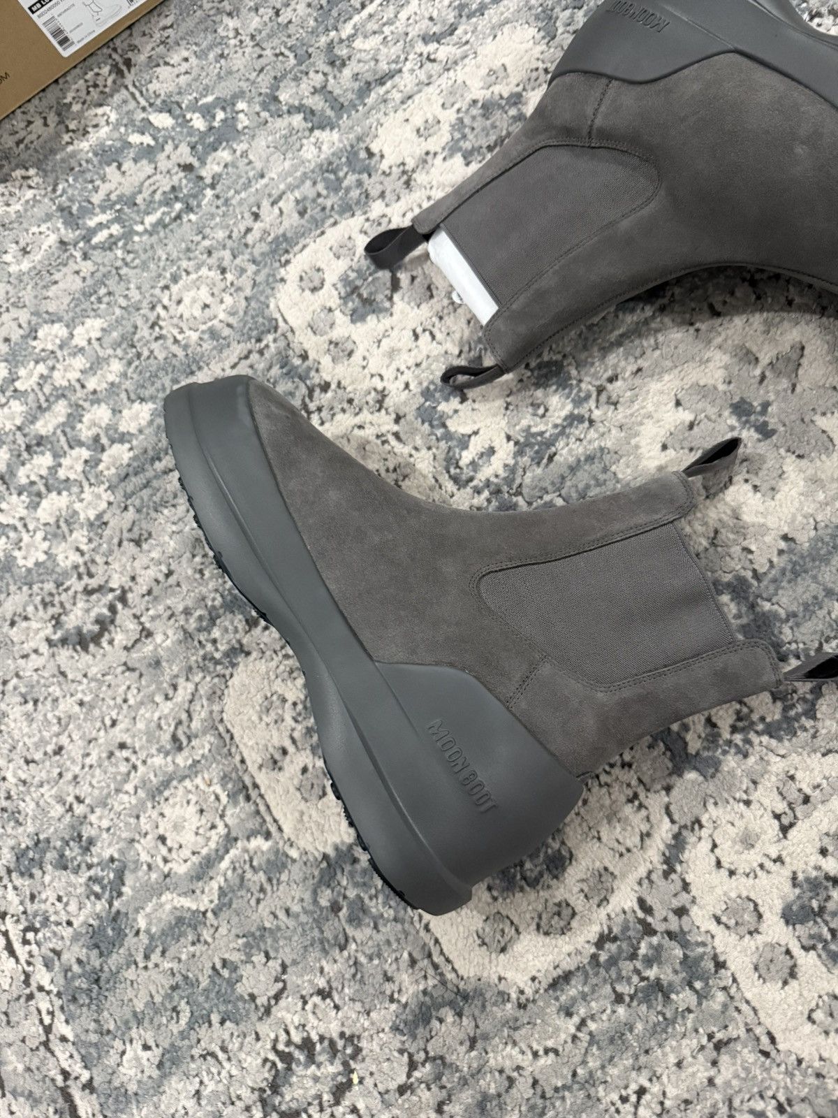 Moon Boot Moon Boots Men’s Luna Chelsea Suede Anthracite Size 10.5 Size US 10.5 / EU 43-44 - 3 Thumbnail
