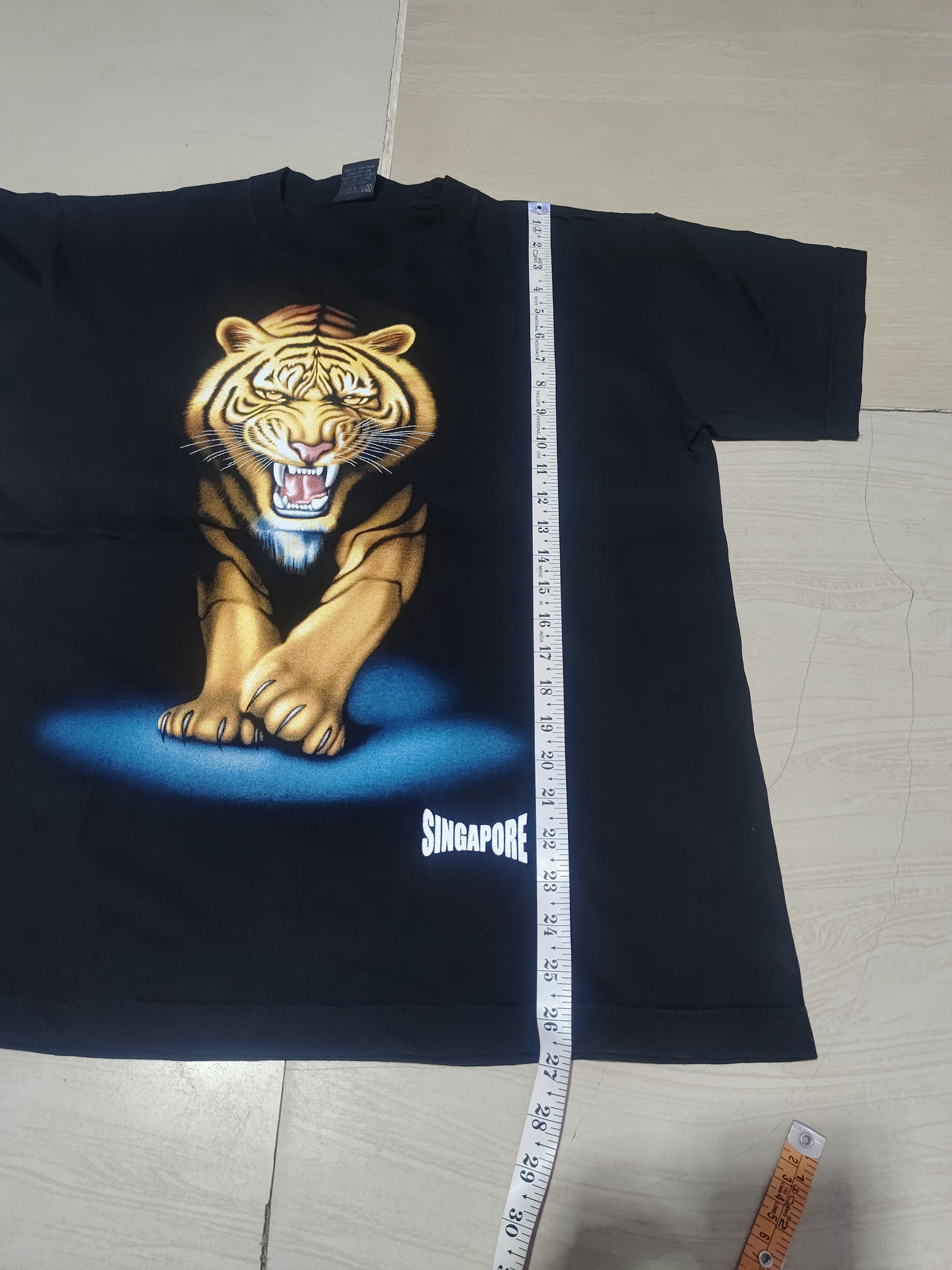 Other Red Rock of the tshirt black size L Size US L / EU 52-54 / 3 - 8 Thumbnail