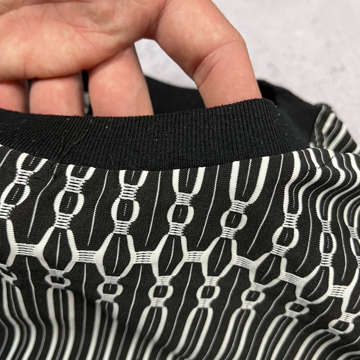 Nike Vintage Nike logo swoosh y2k pattern acid crazy tee 90’s Size US XXL / EU 58 / 5 - 8 Thumbnail