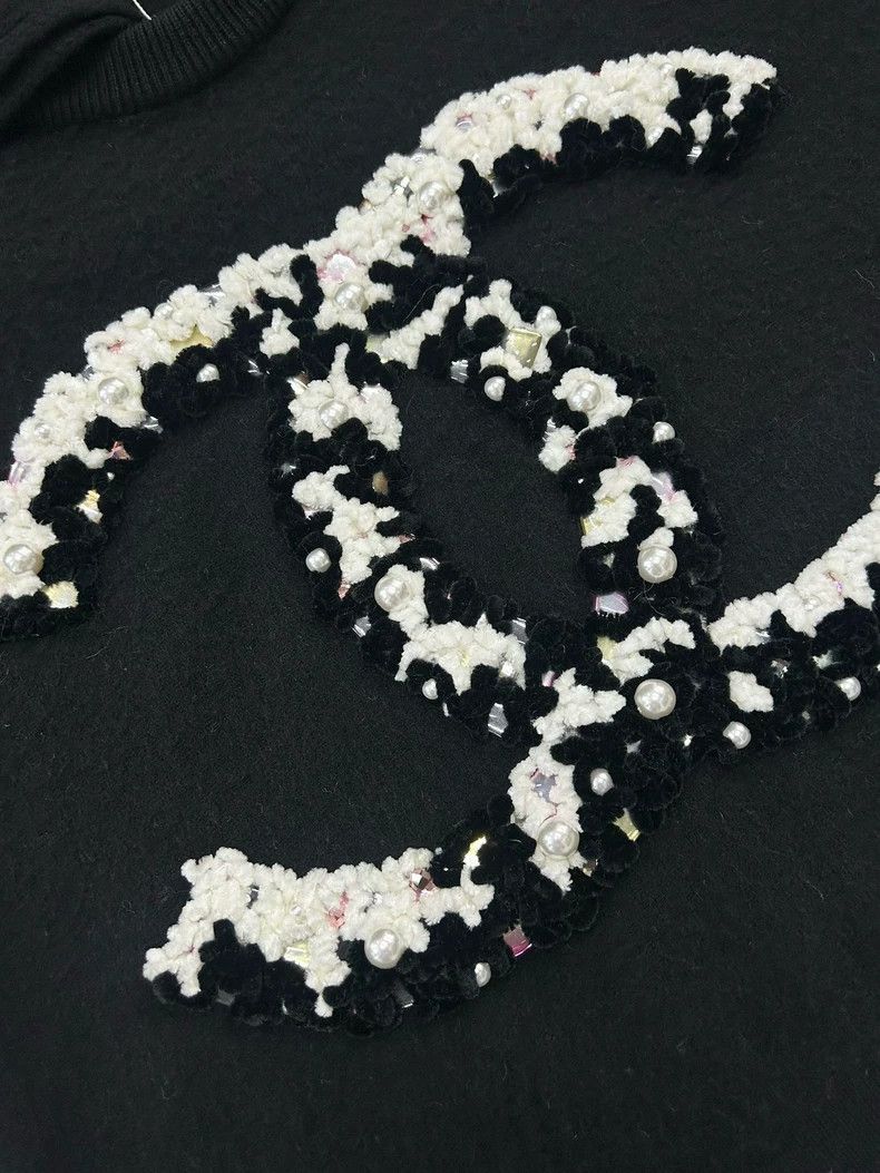 Chanel Chanel Ski series pearl double C large logo cashmere sweat Size S / US 4 / IT 40 - 3 Thumbnail